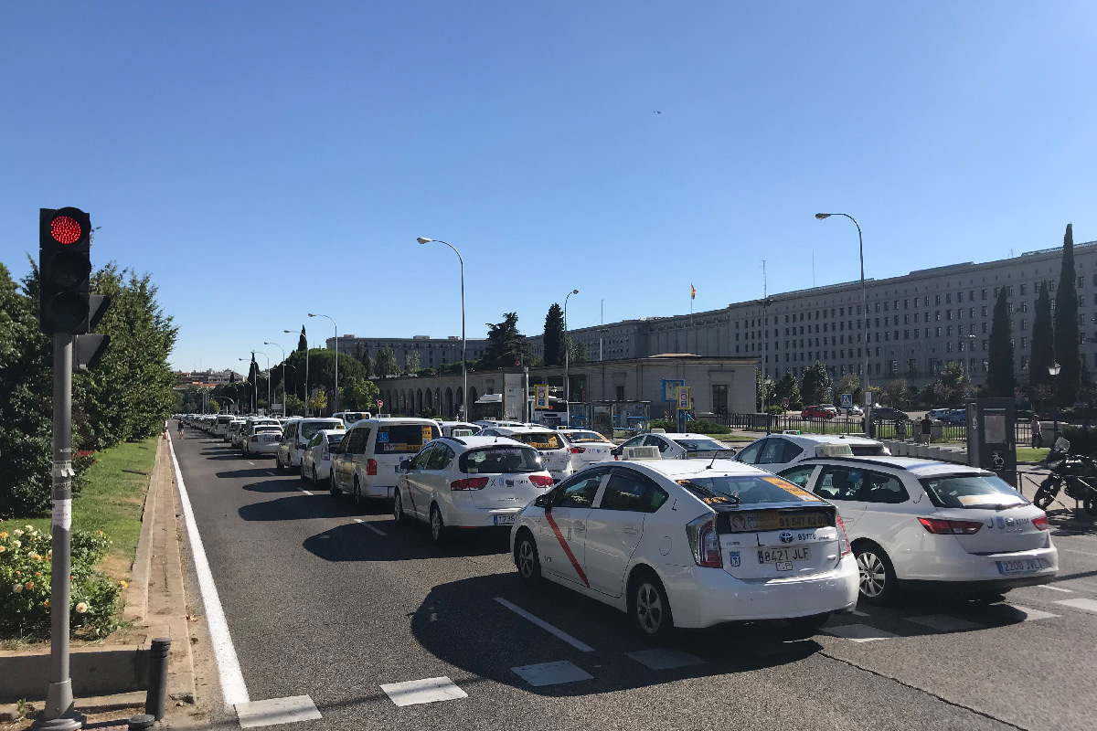 taxistas desconvocan huelga taxistas desconvocan huelga