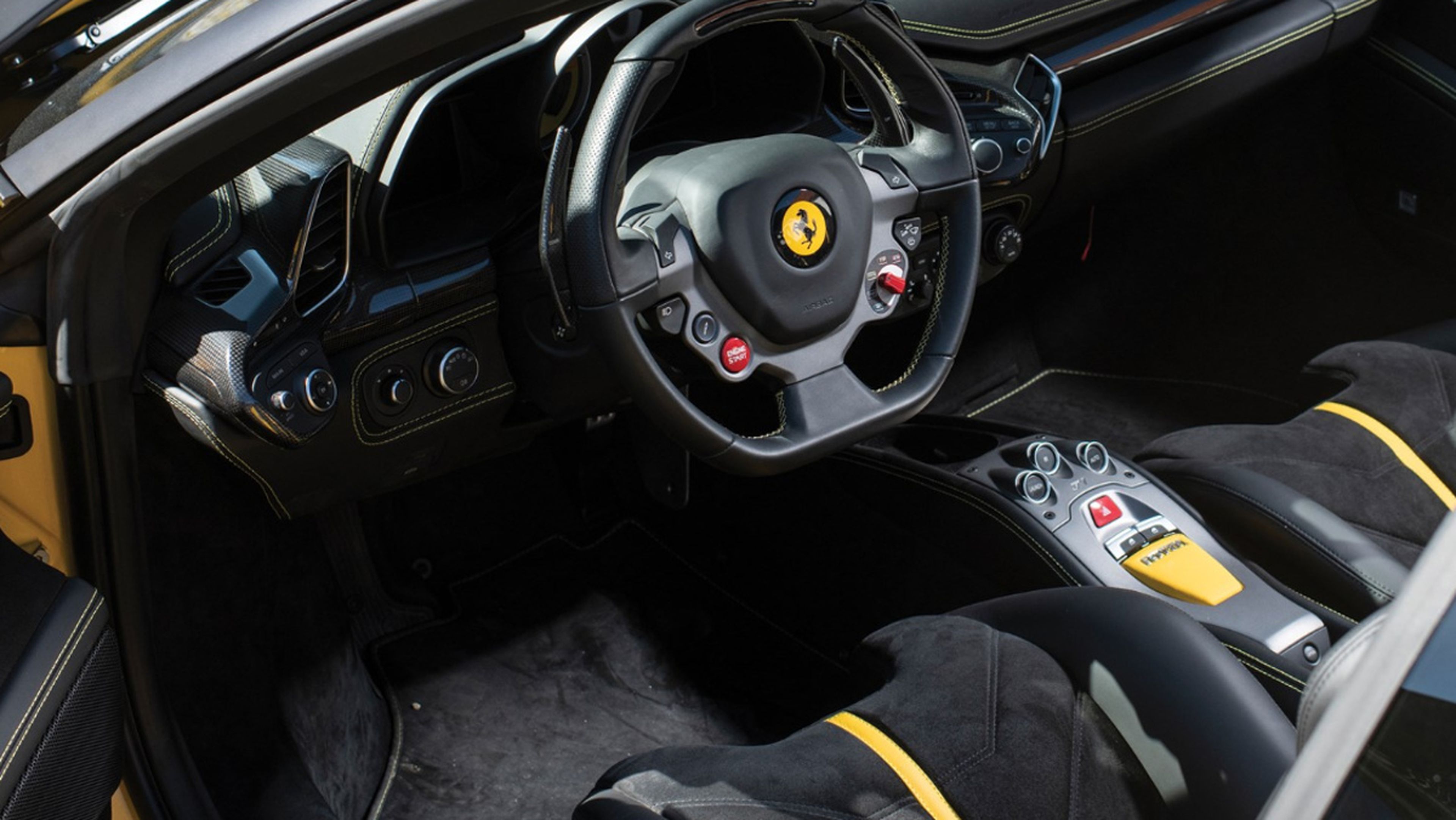 Interior del Ferrari Sergio, en venta