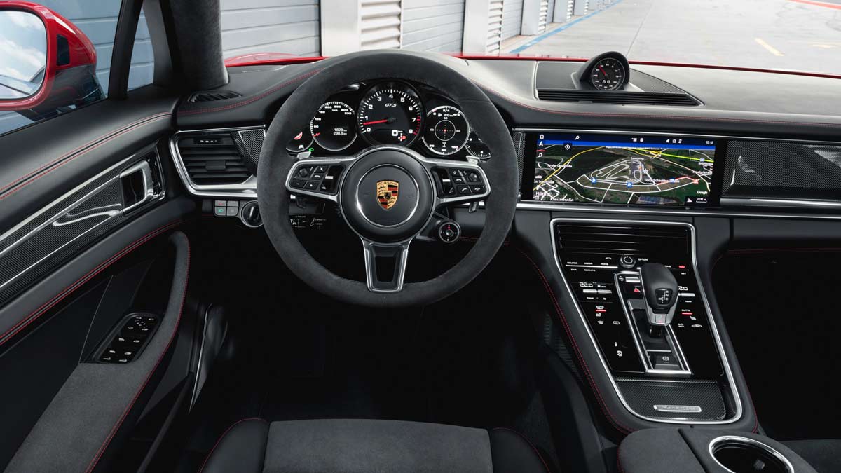 Interior del Porsche Panamera GTS Con detalles específicos