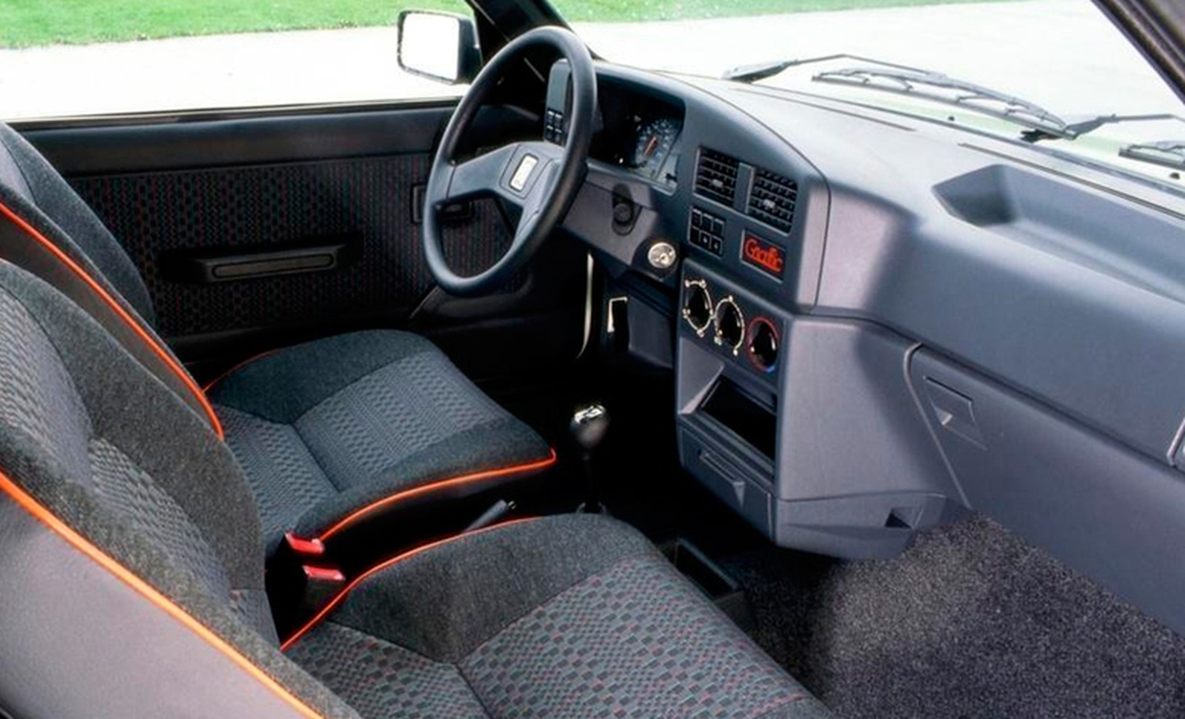 Peugeot 309 GTi (interior)