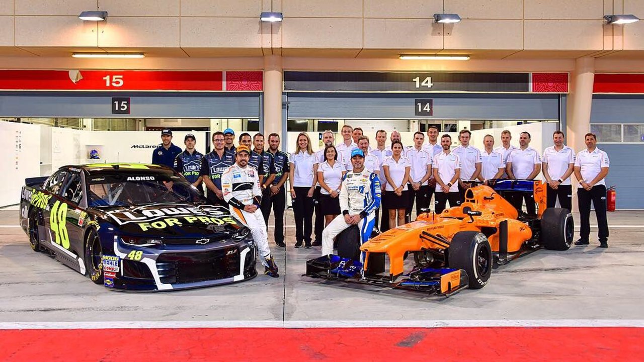 Fernando Alonso prueba un coche de NASCAR Fernando Alonso prueba un coche de NASCAR