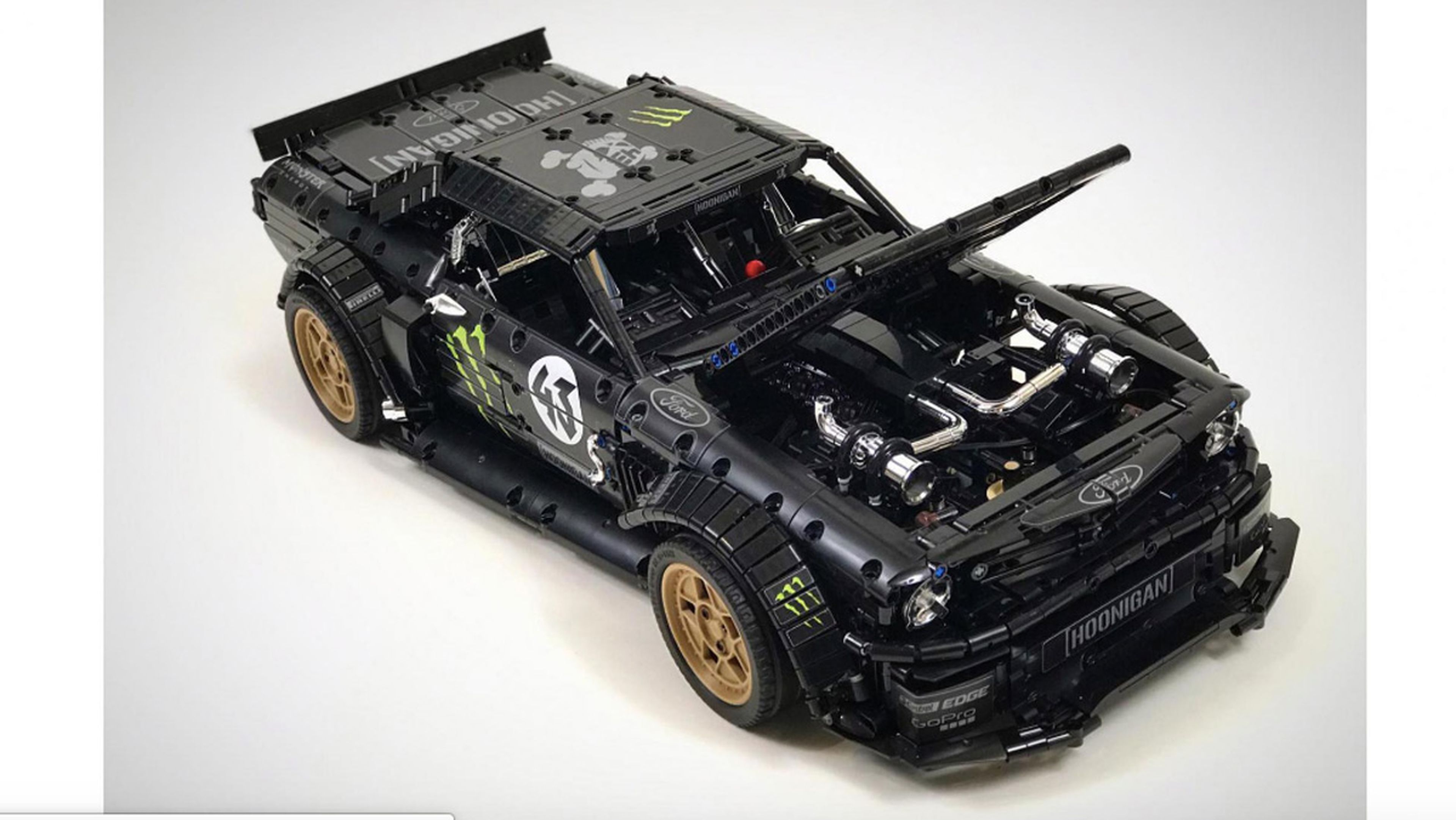 Lego Hoonicorn Mustang, motor