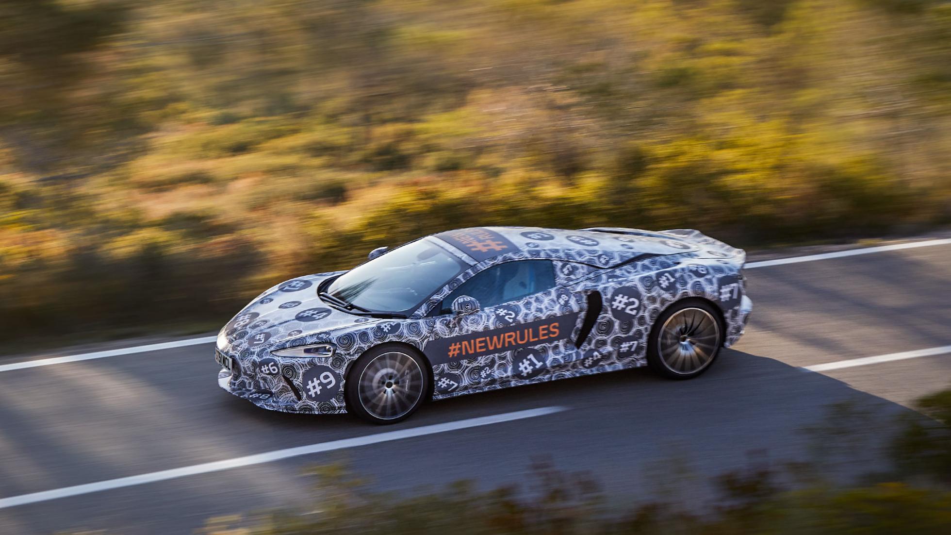 McLaren GT nuevo deportivo camuflado lujo