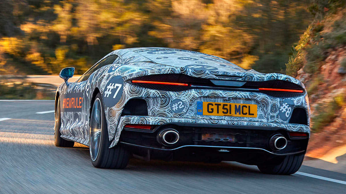 McLaren GT nuevo deportivo camuflado lujo