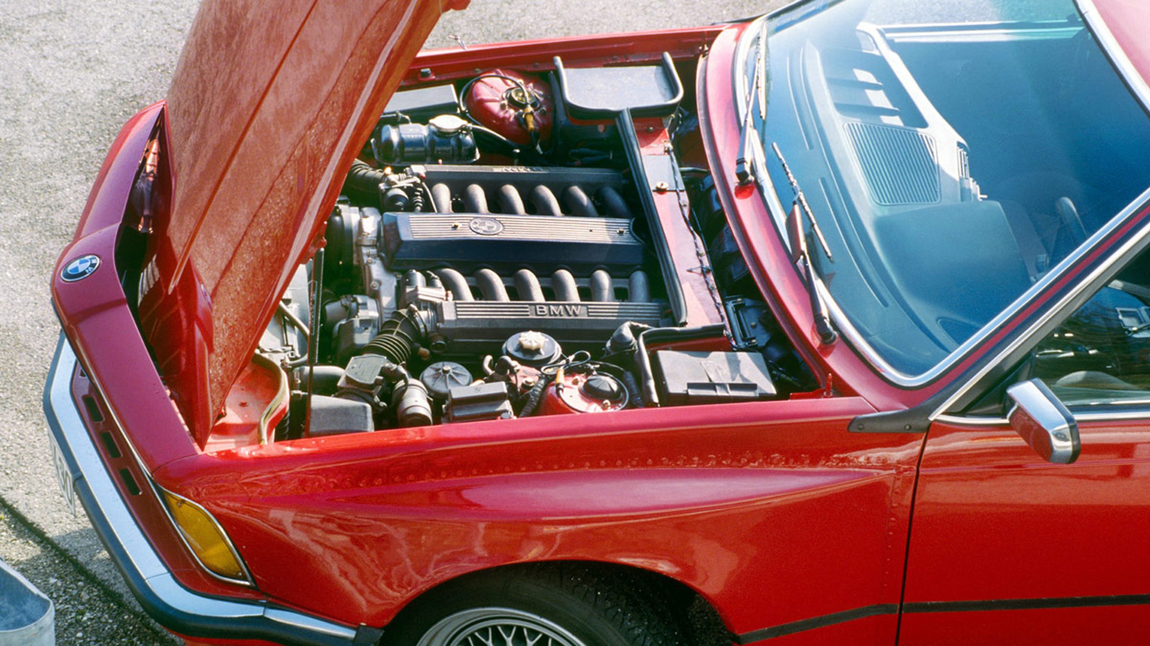 BMW Serie 6 e24 motor v12