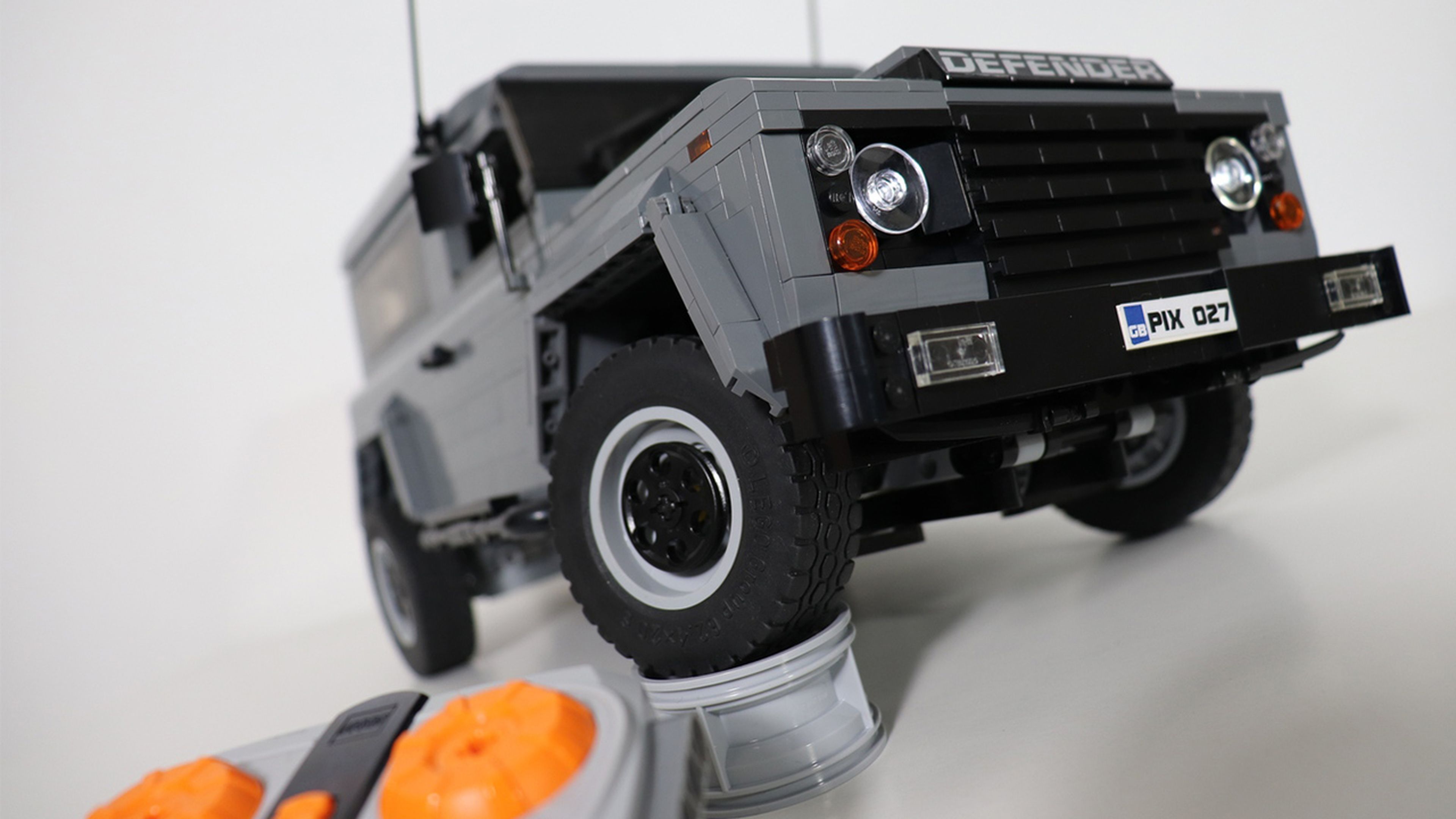 Land Rover Defender de Lego frontal