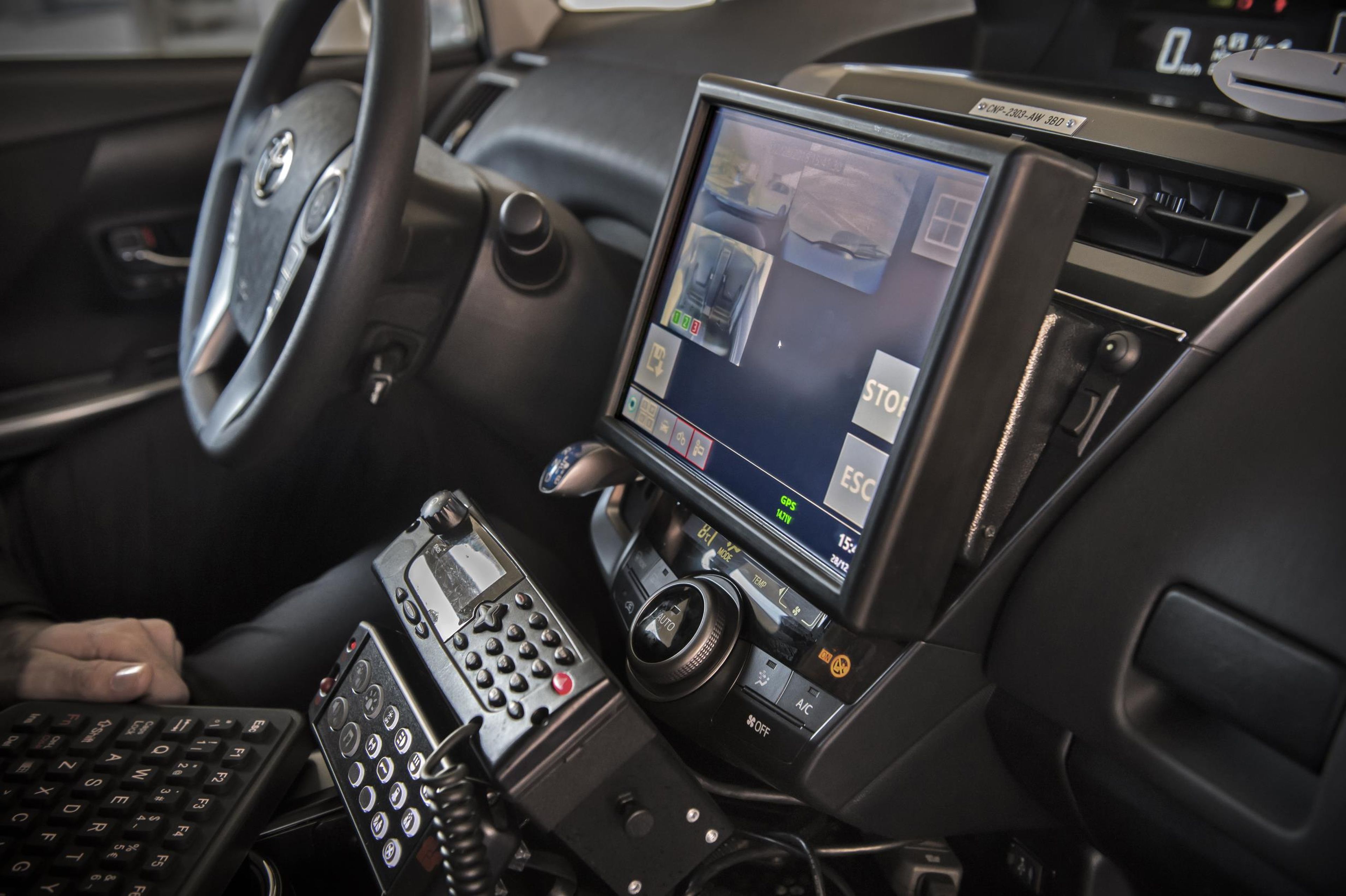 Los nuevos coches de la Policía Nacional: Toyota Prius+