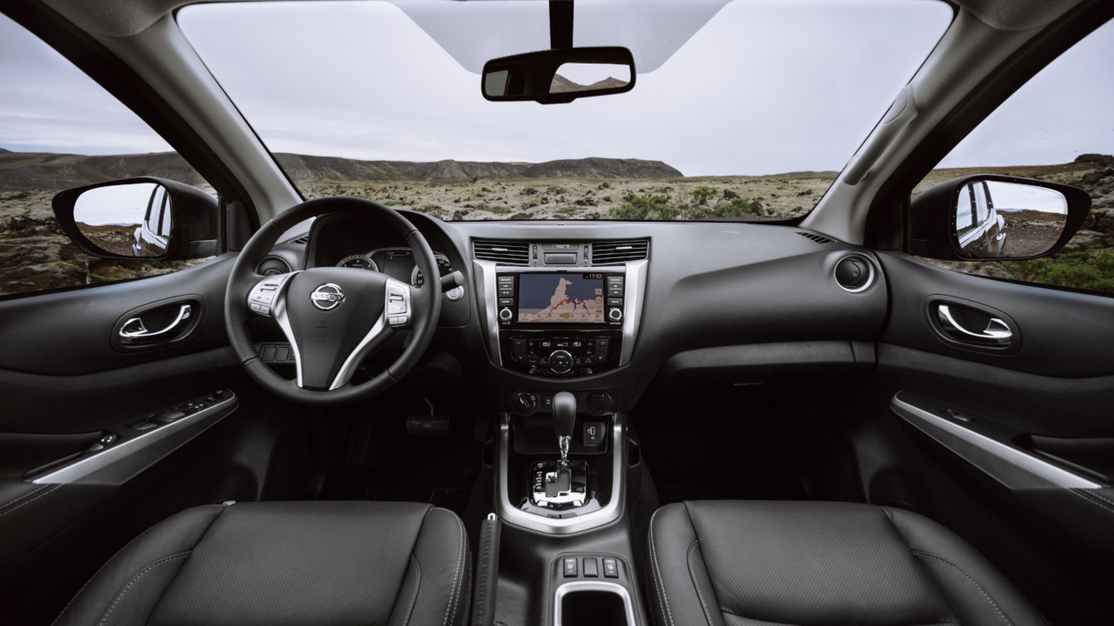 El interior del nuevo Nissan Navara se asemeja más al de un turismo.