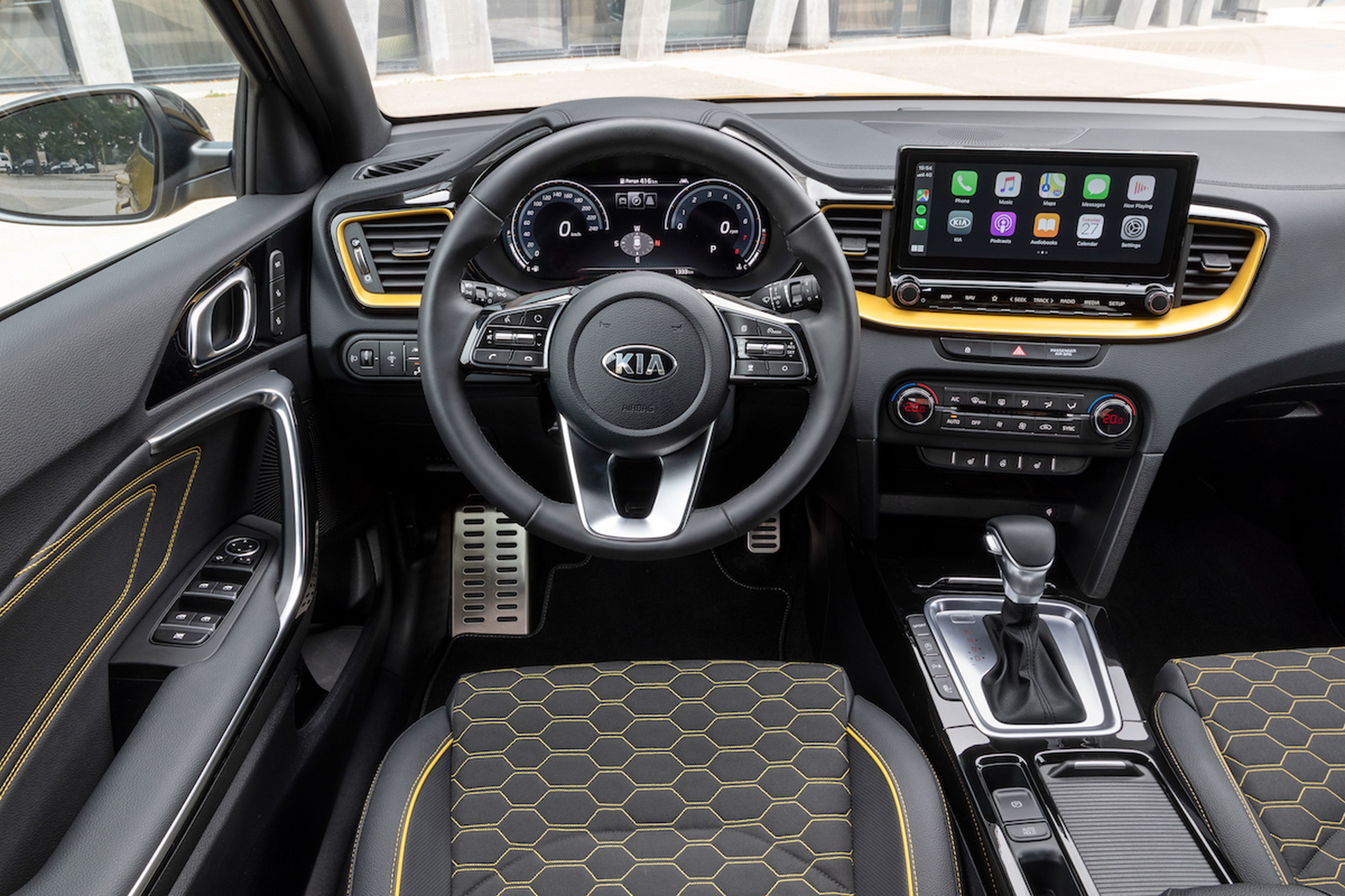 Interior Kia Xceed: pantalla de 10,25" y cuadro de mandos digital de 12,3"