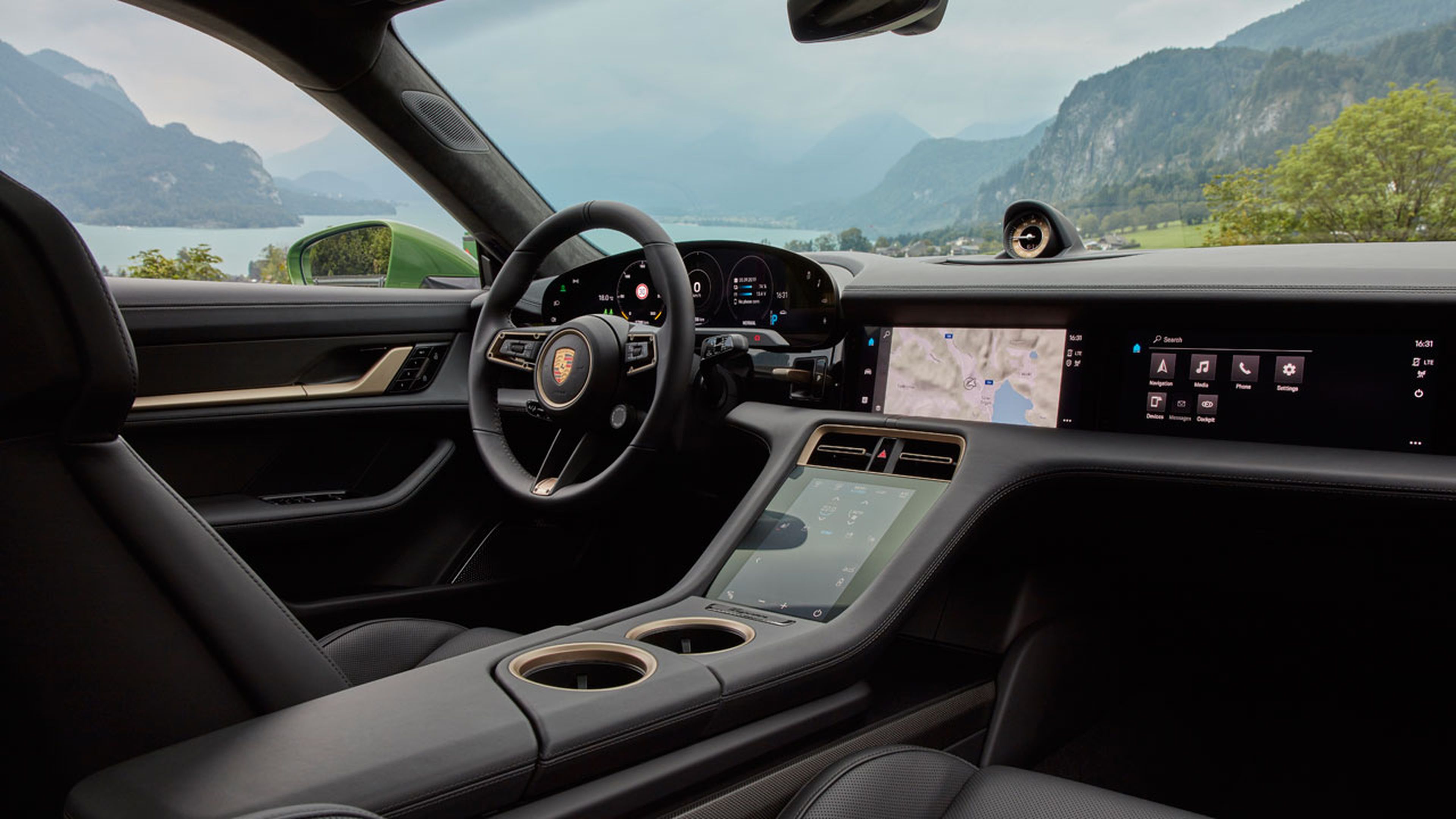 El cockpit del Porsche Taycan integra diversas pantallas digitales