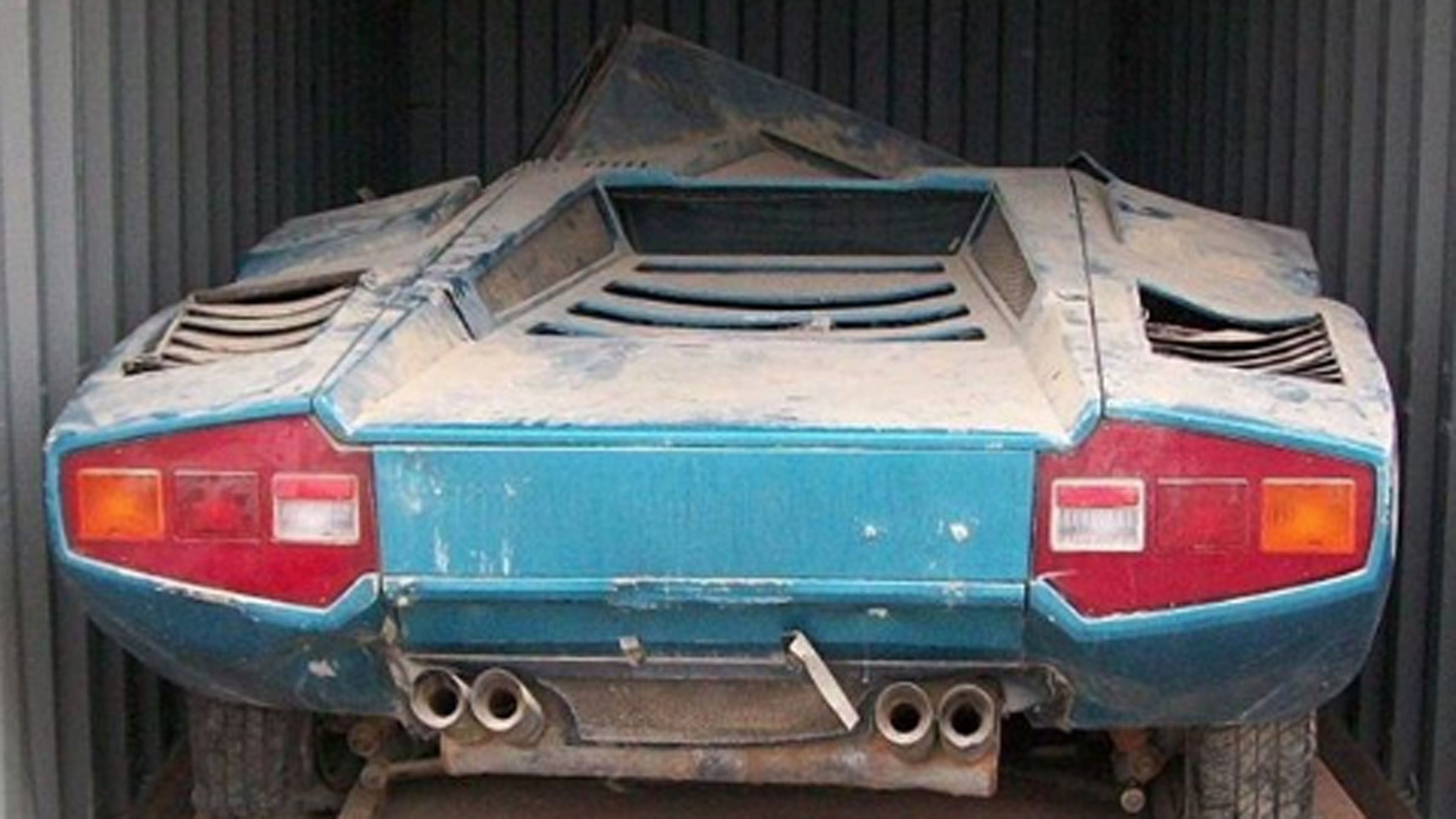 Lamborghini Countach abandonado