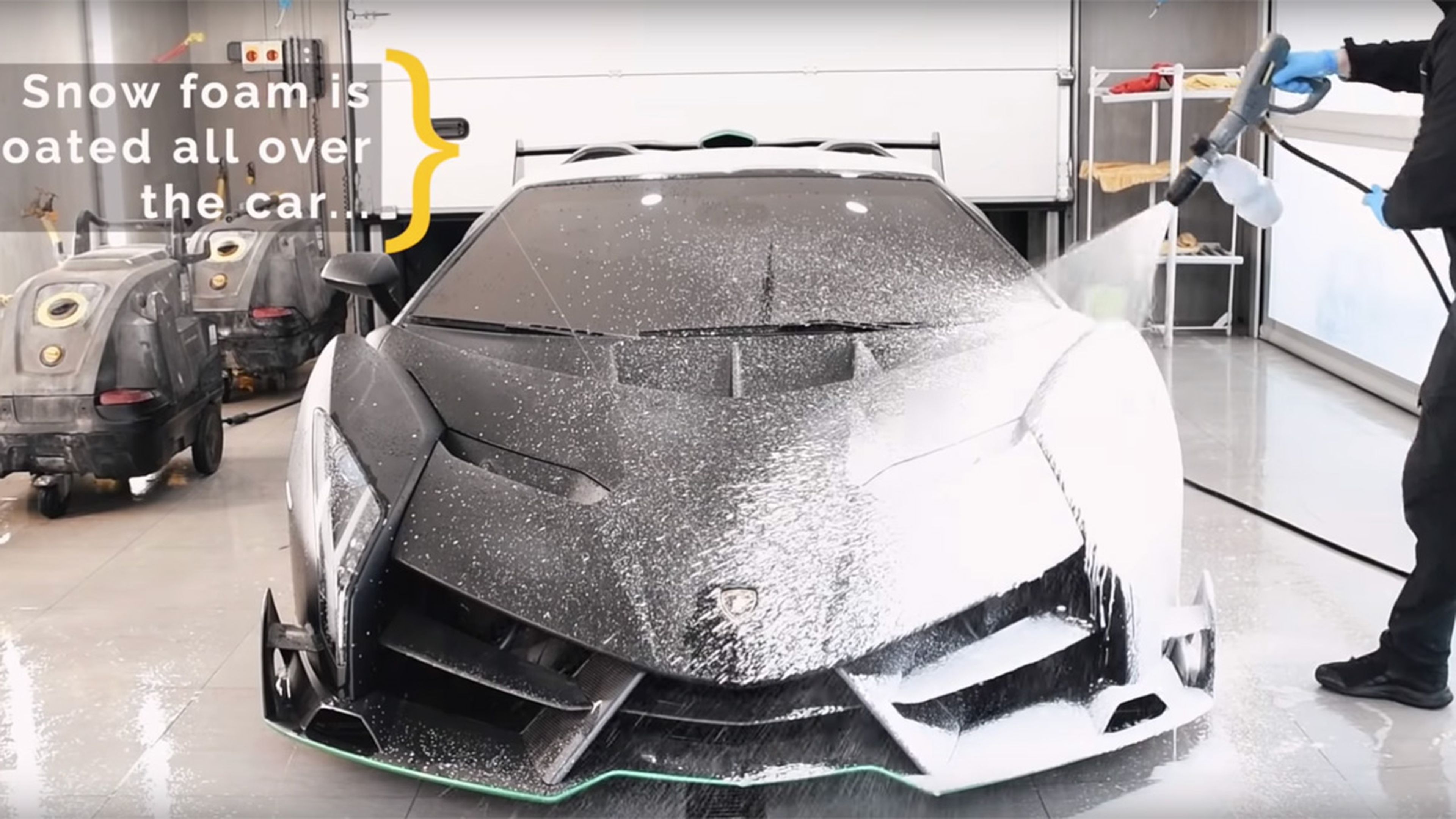 Detallado Lamborghini Veneno Roadster limpieza