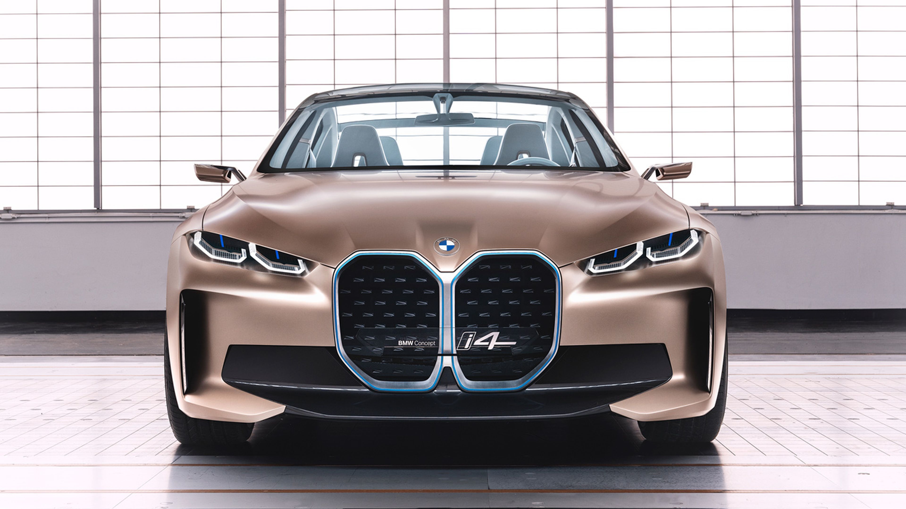 BMW Concept i4 con el logo nuevo