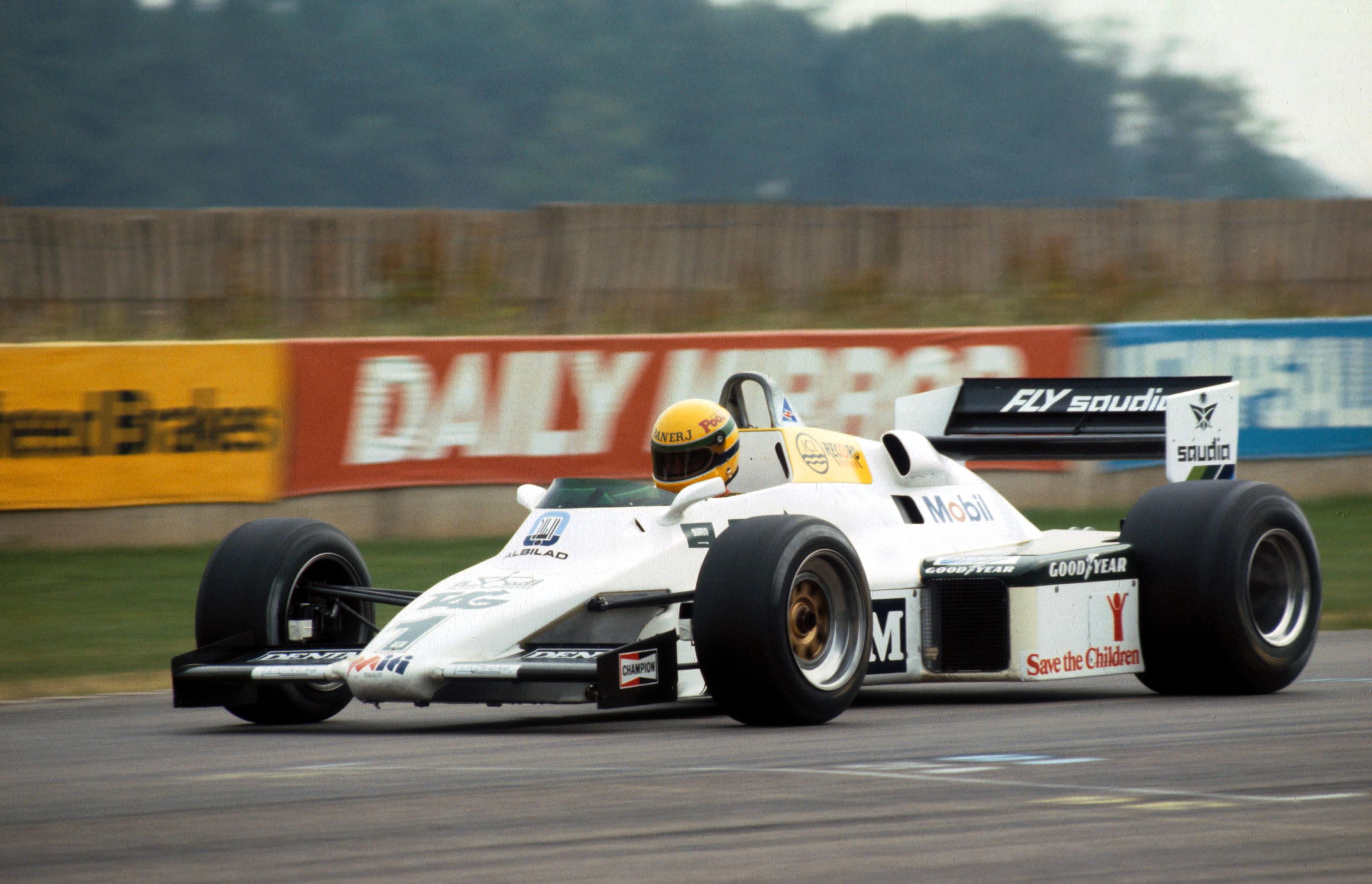 Senna en unos test en Donington en 1983