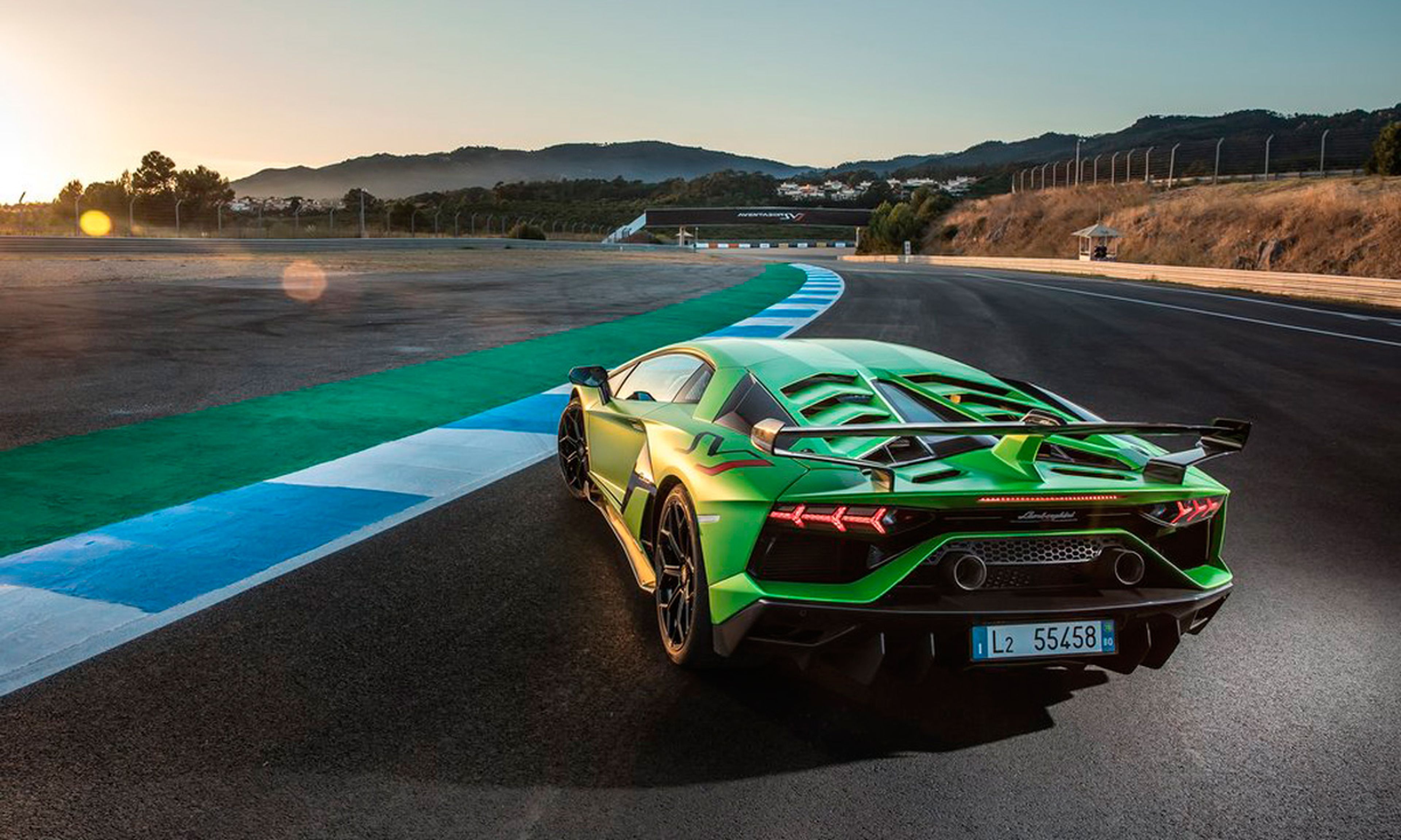 Prueba del Lamborghini Aventador SVJ en circuito