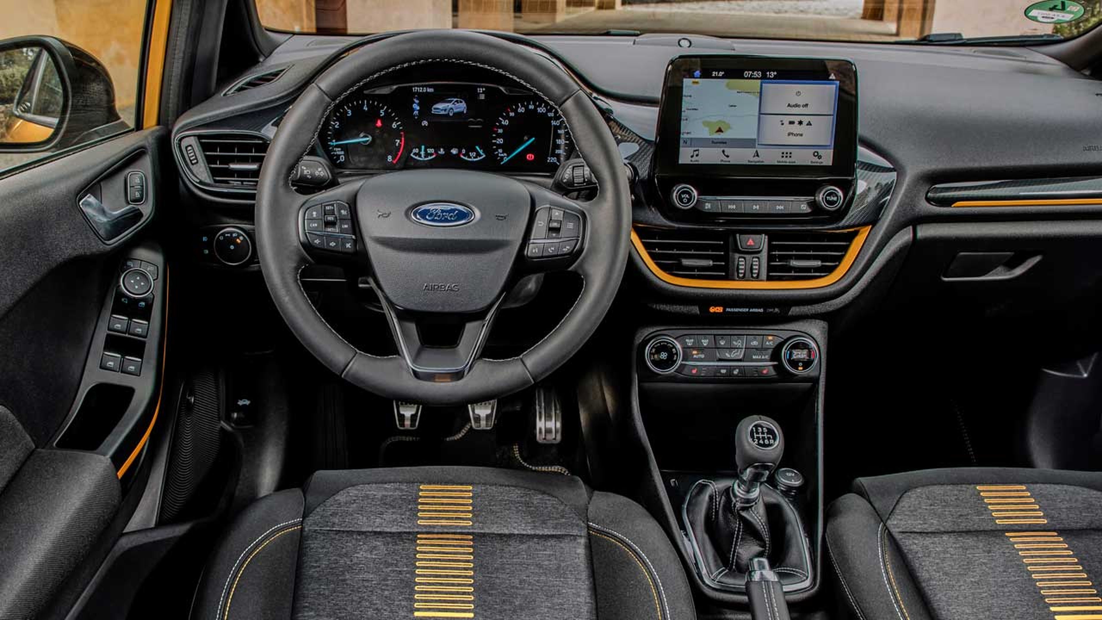 Ford Fiesta híbrido interior