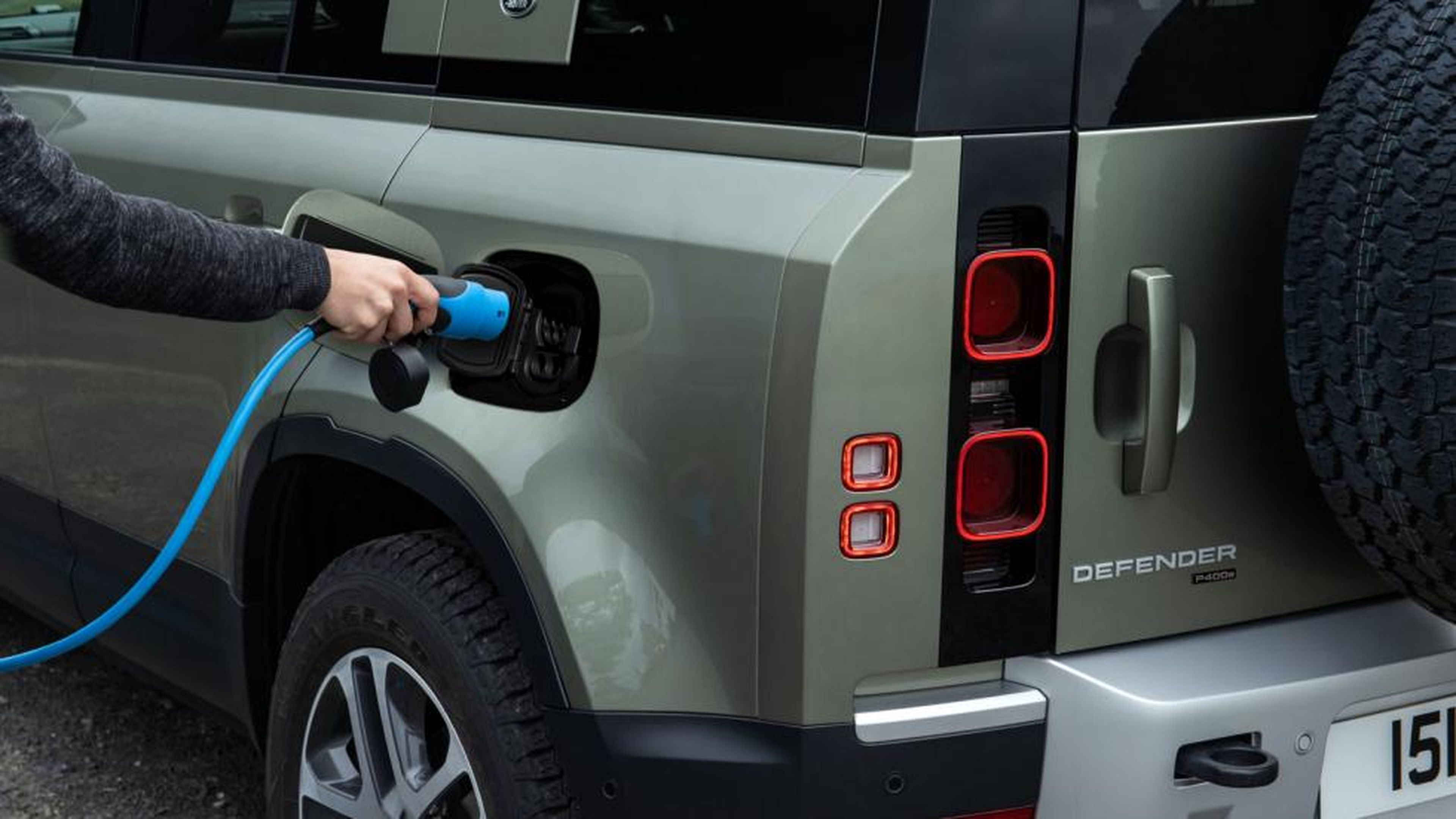 El Land Rover Defender PHEV puede recorrer 43 km en modo completamente eléctrico