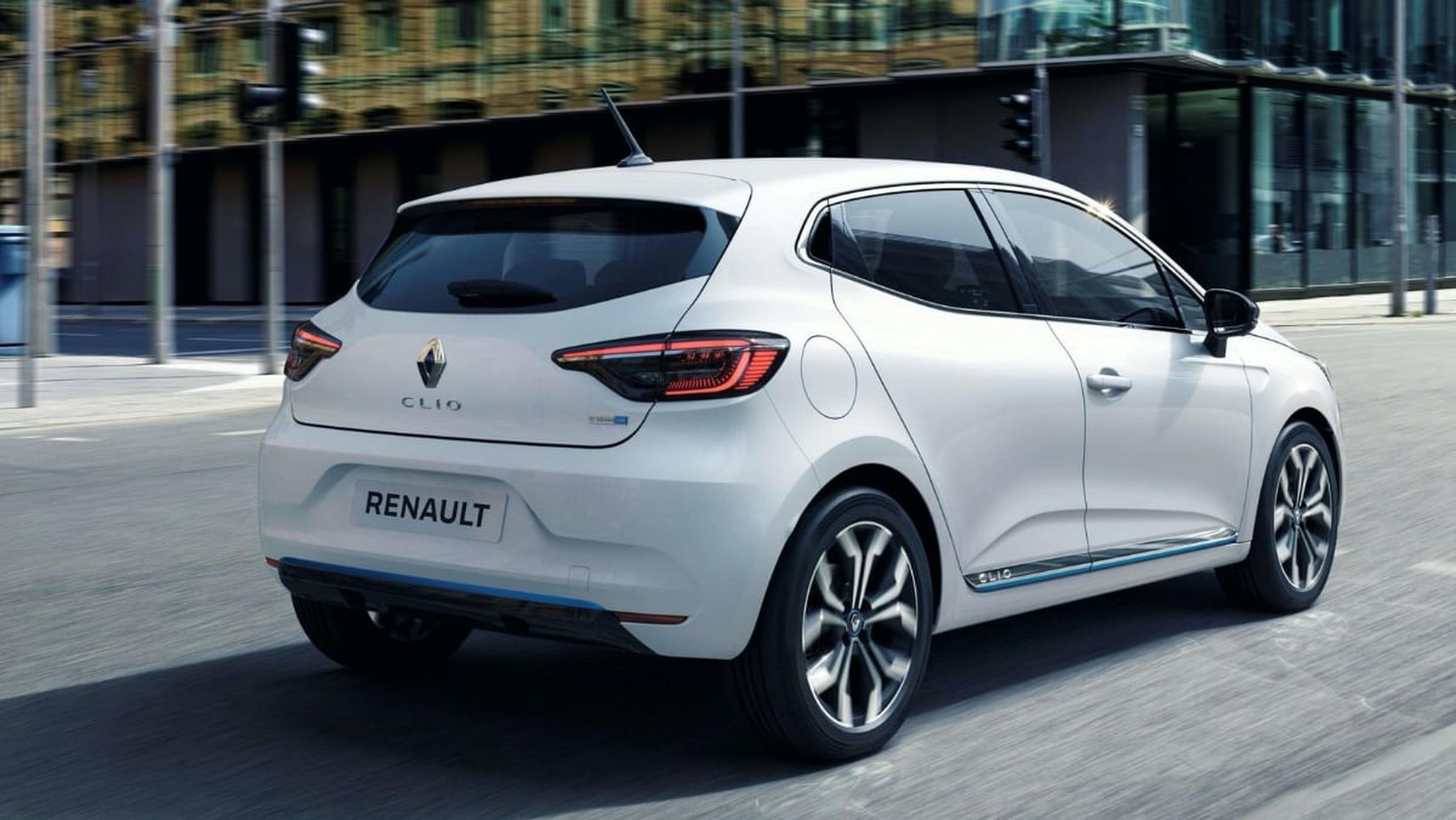 Renault Clio E-Tech vs Toyota Yaris Hybrid