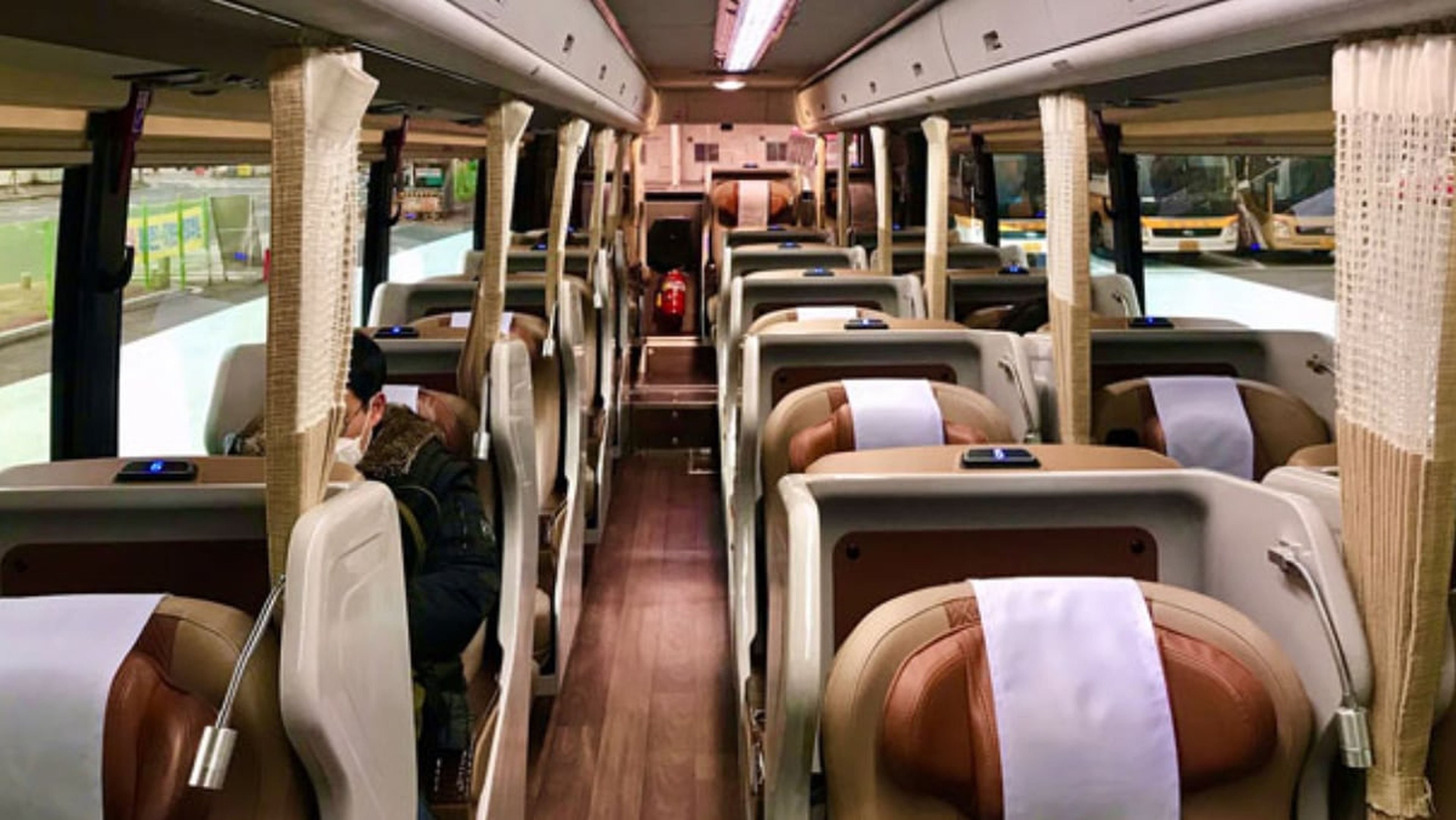 En el interior del autobús se proporcionará todo lo necesario para viajar con comodidad y lujo