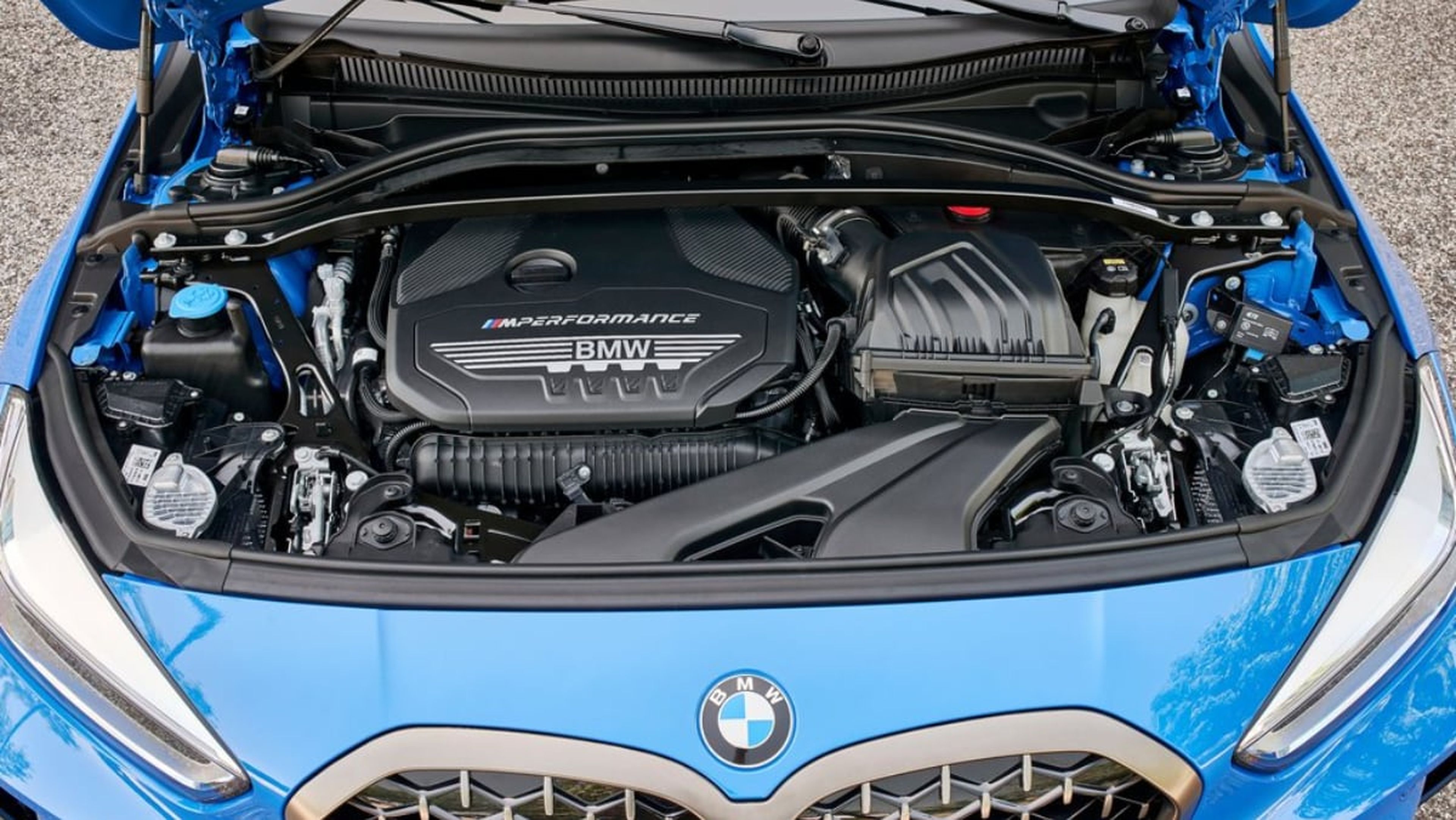 El cuatro cilindros de 2.0 litros del BMW M135i fue el elegido para el i8 de Alpina