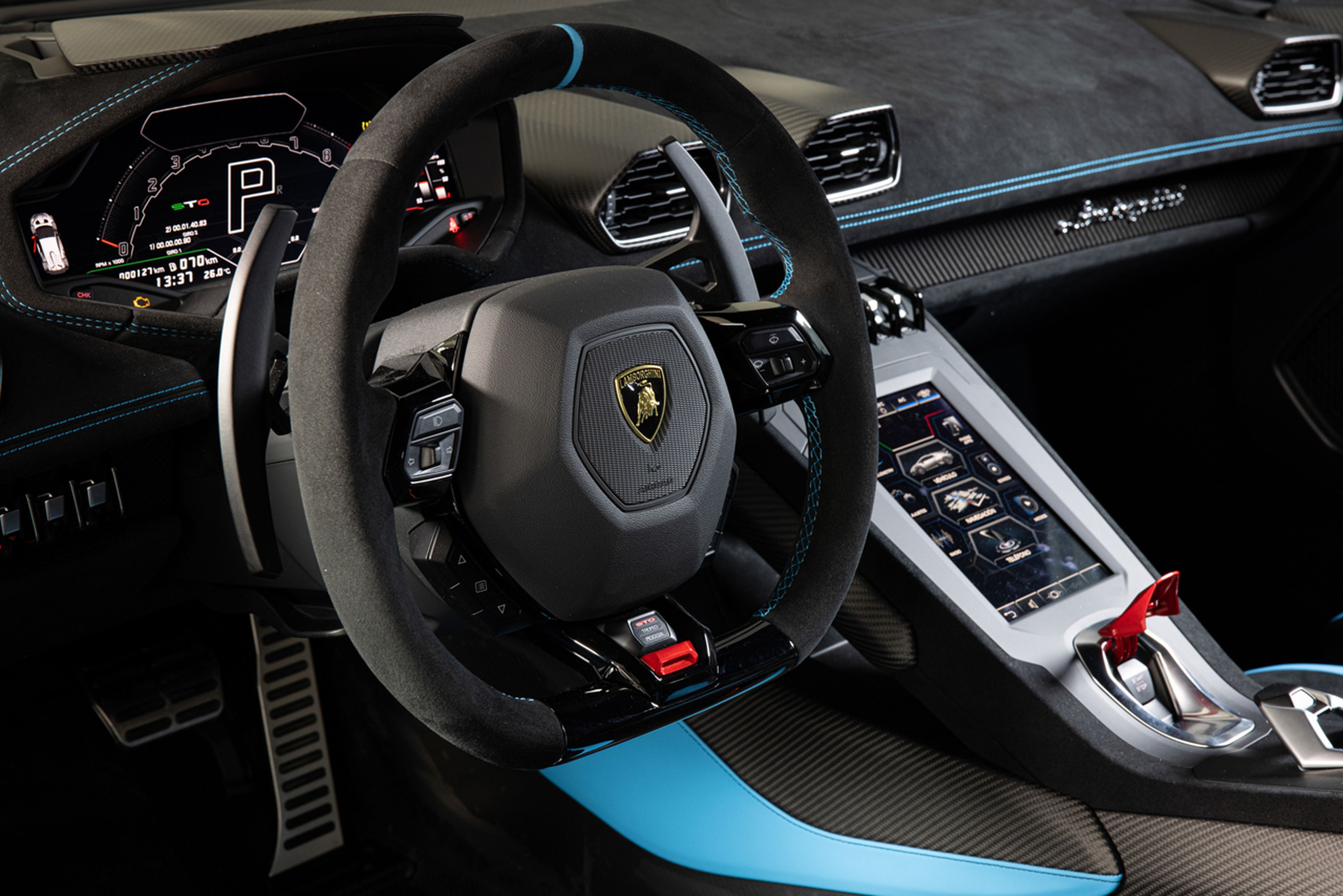 Lamborghini Huracán STO interior