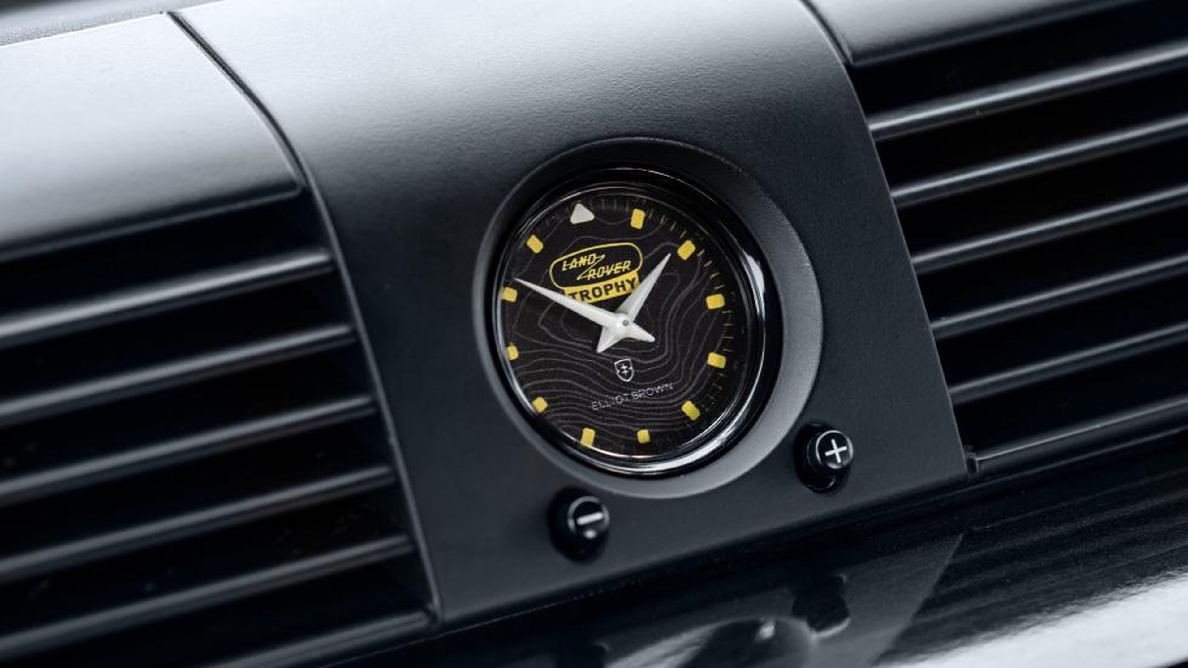 Reloj específico del Land Rover Defender Works V8 Trophy