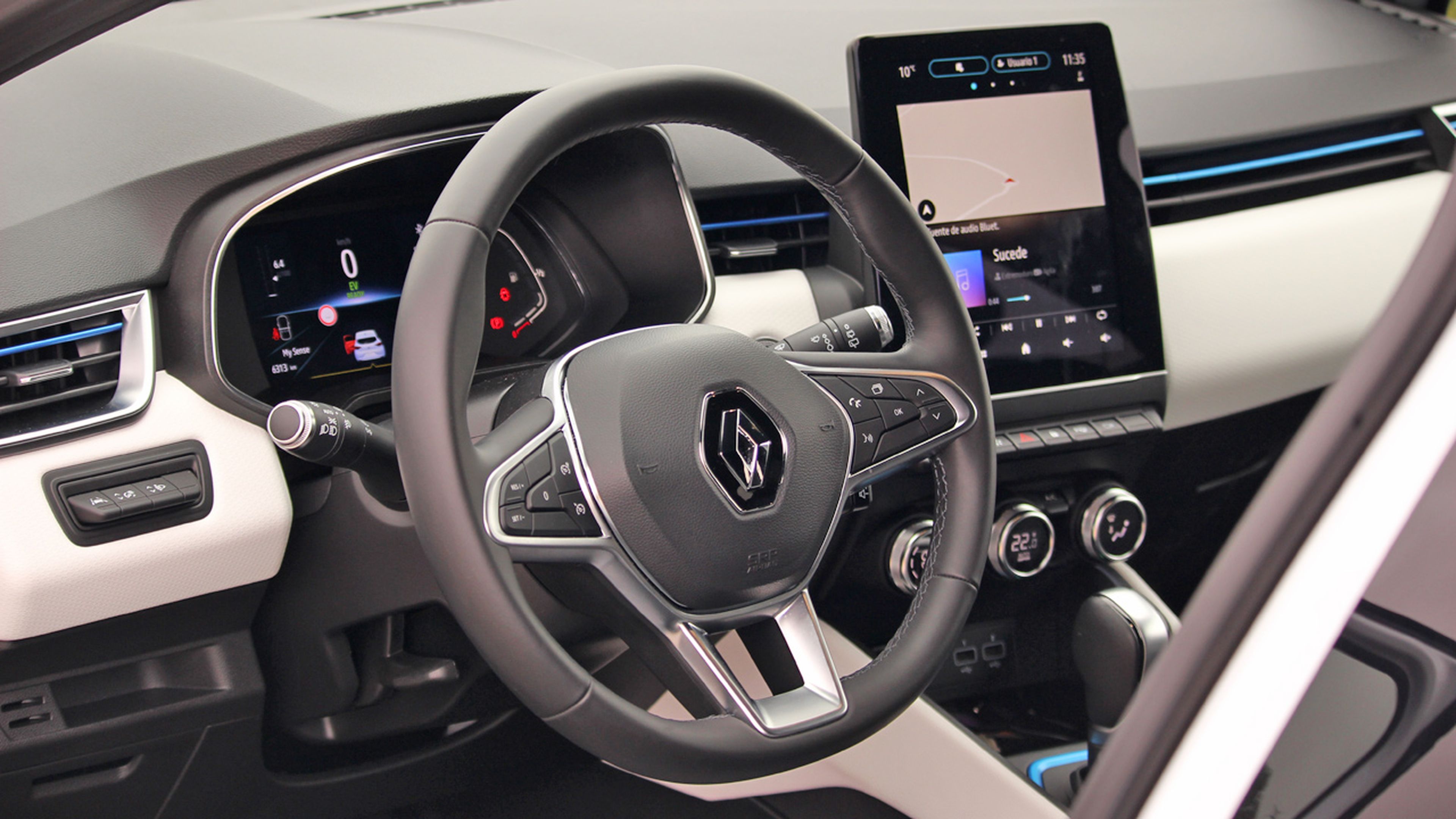 Renault Clio e-Tech interior