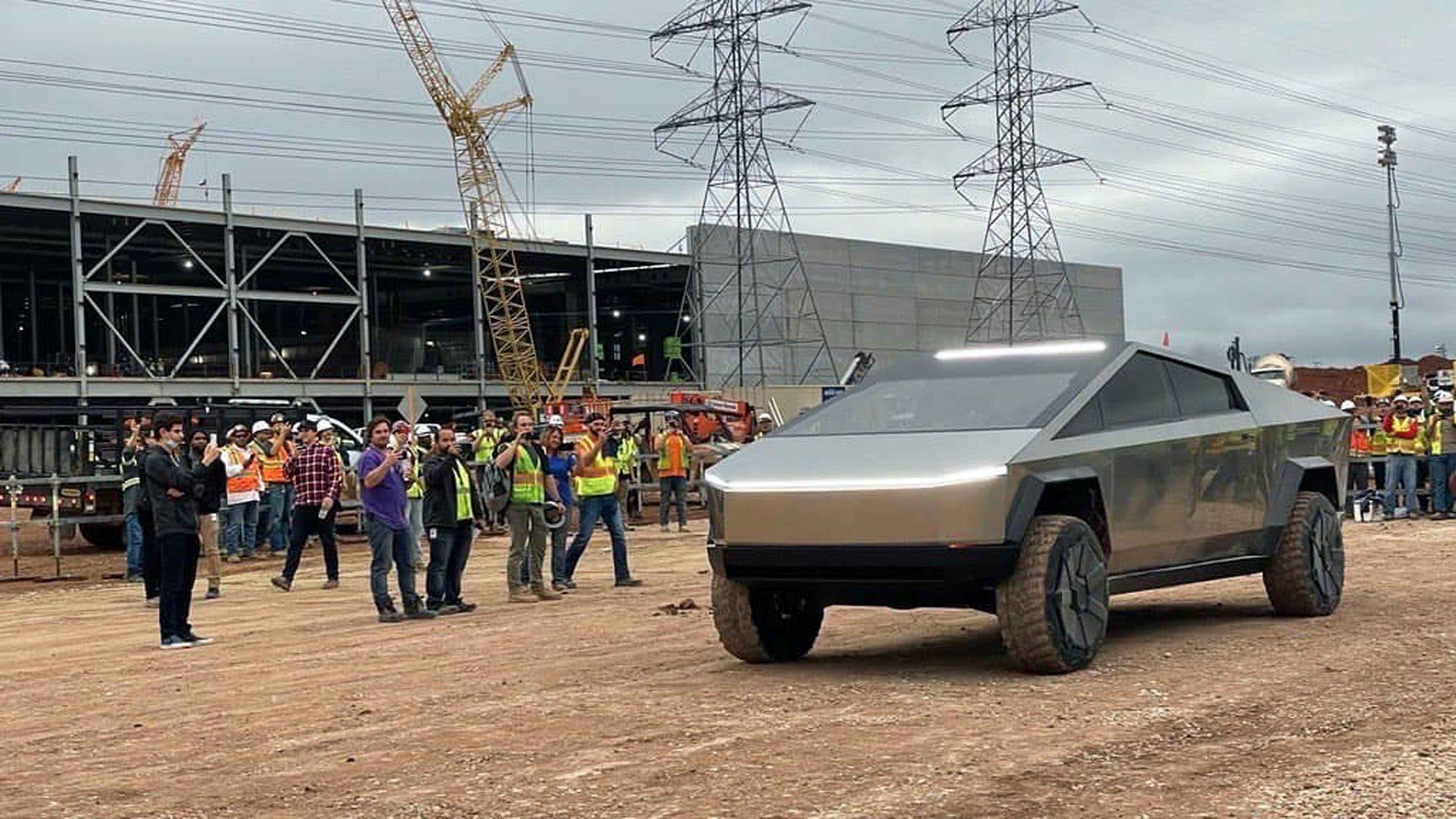Tesla Cybertruck en Giga Texas, la gigafactoría donde se va a fabricar