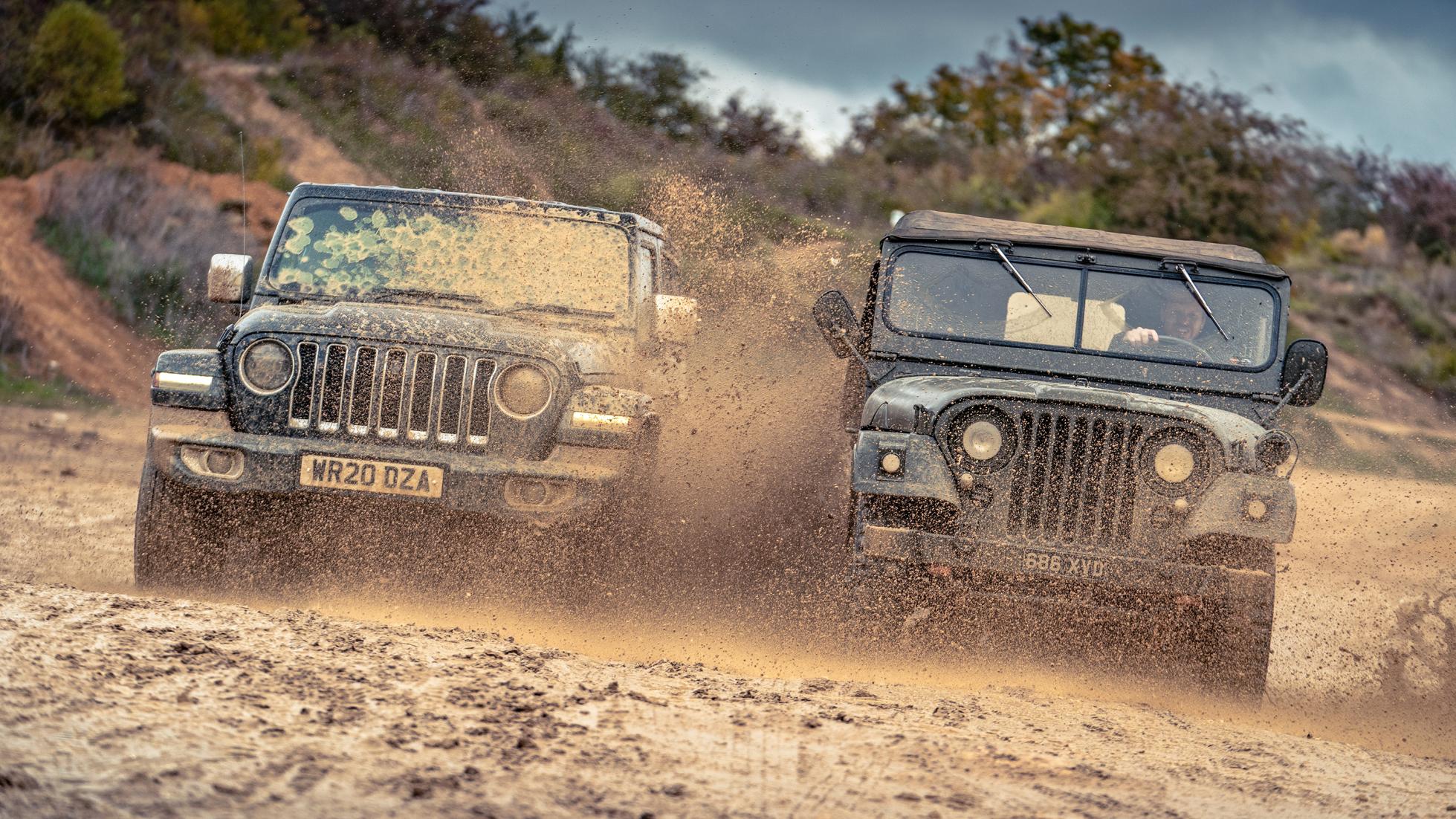 Jeep Willys junto al Wrangler. Así ha evolucionado el 4x4 americano |  