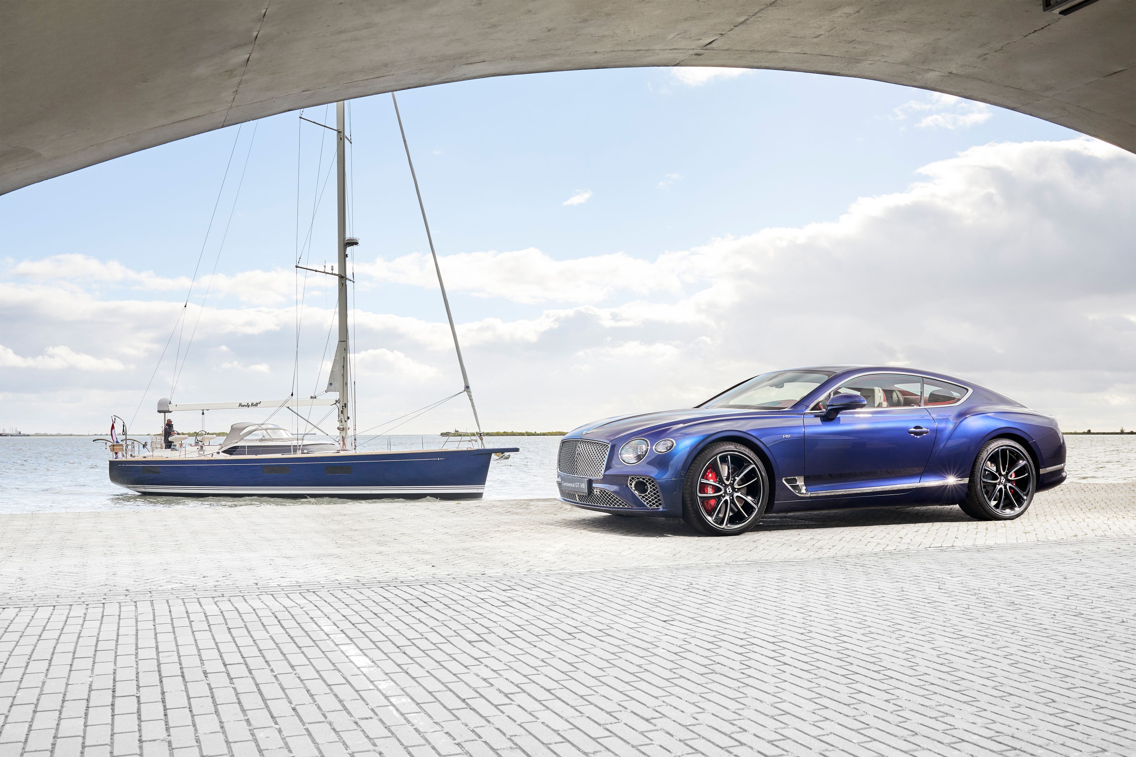 Bentley Continental GT y yate Contest 59 CS