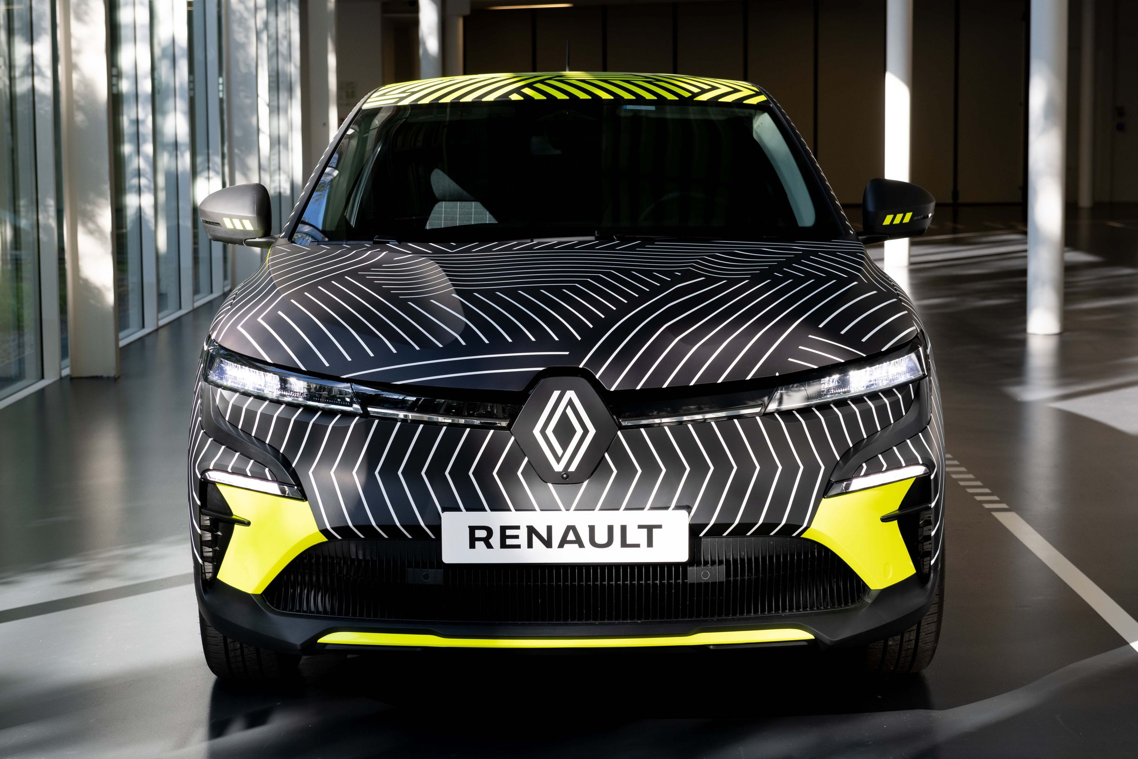 Así es el nuevo Renault 5, un coche eléctrico asequible con versiones de  95, 120 y 150 CV