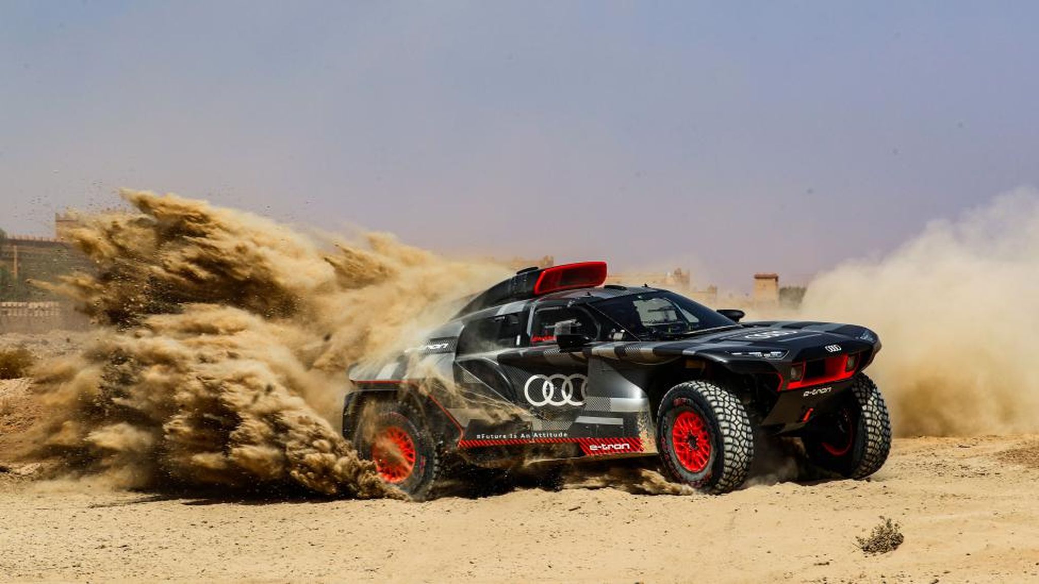 El Audi RS Q e-tron con el que la firma de los cuatro aros corre el Dakar.
