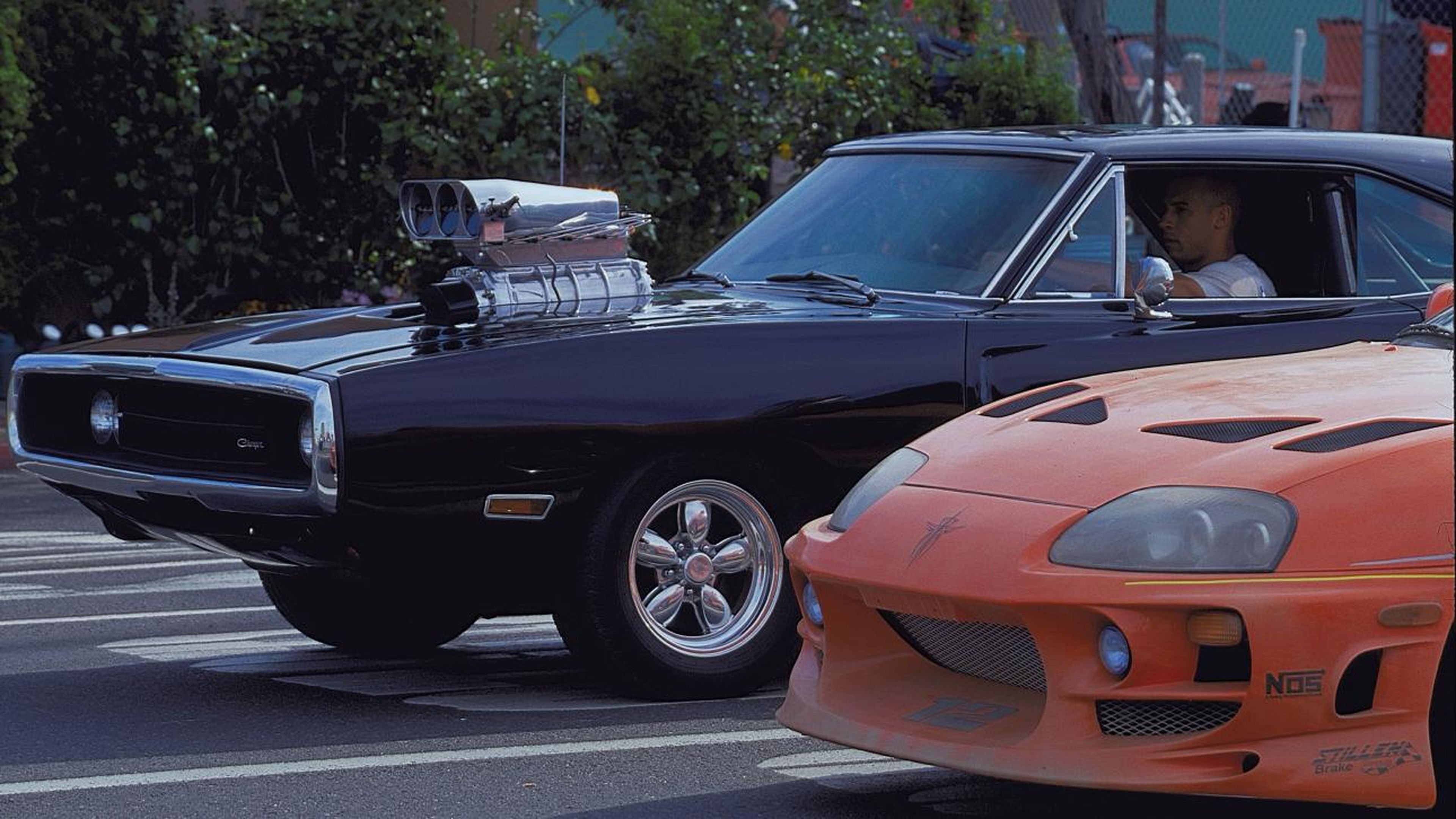 Dodge Charger y Toyota Supra - Fast and Furious.