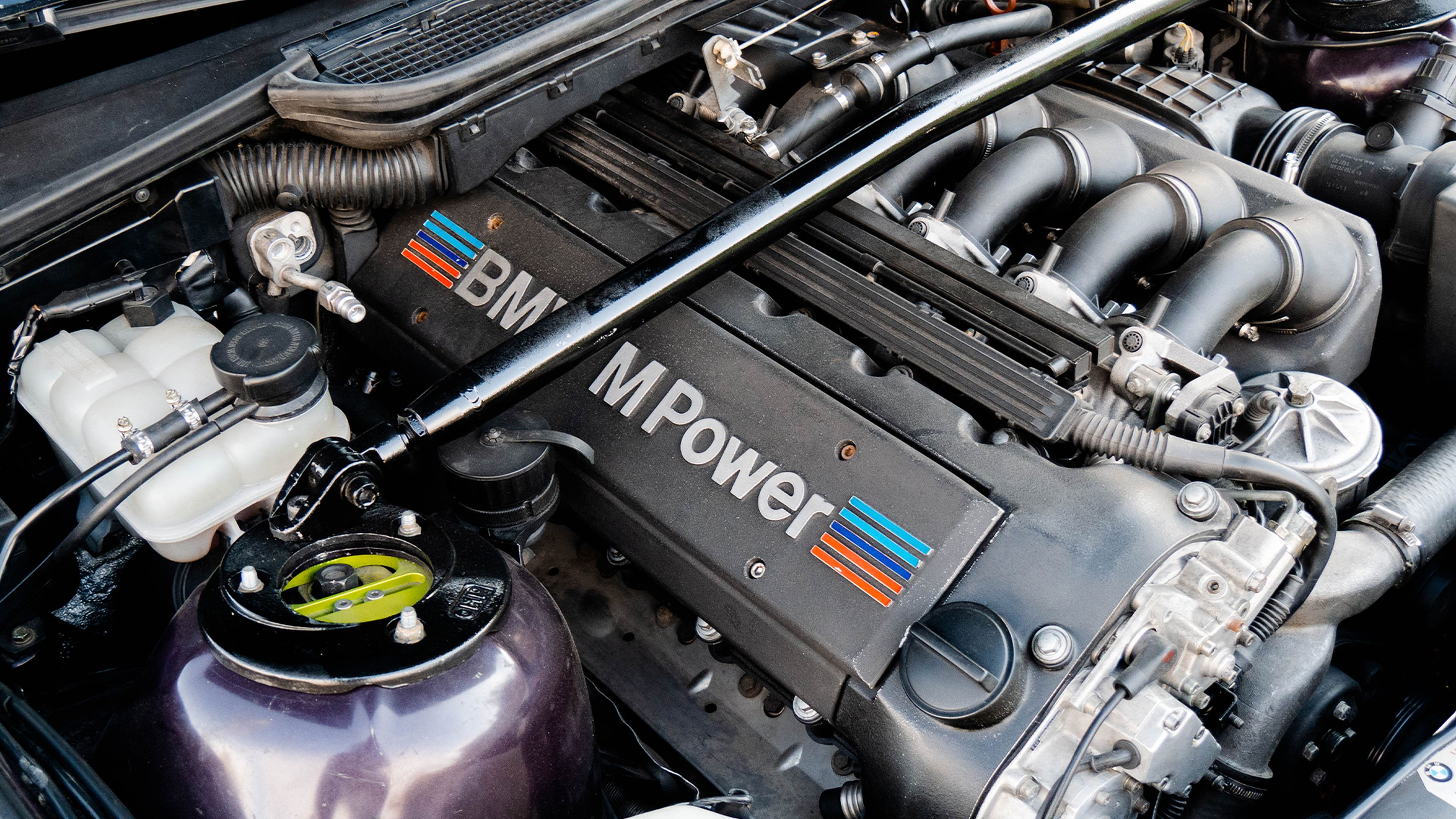 Motor de 6 cilindros en línea de BMW M3 E36.