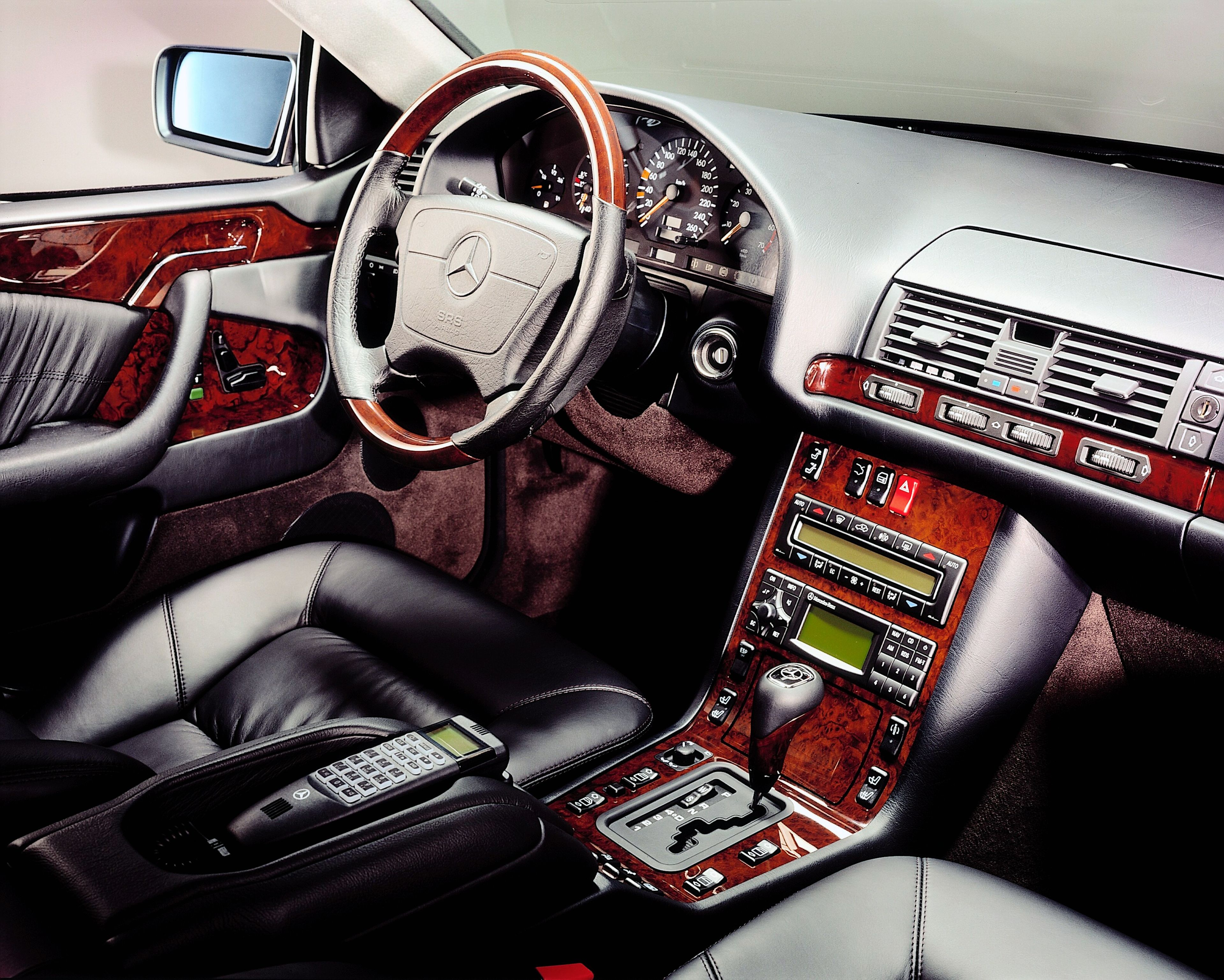 Interior del Mercedes Clase S Coupé (W140)