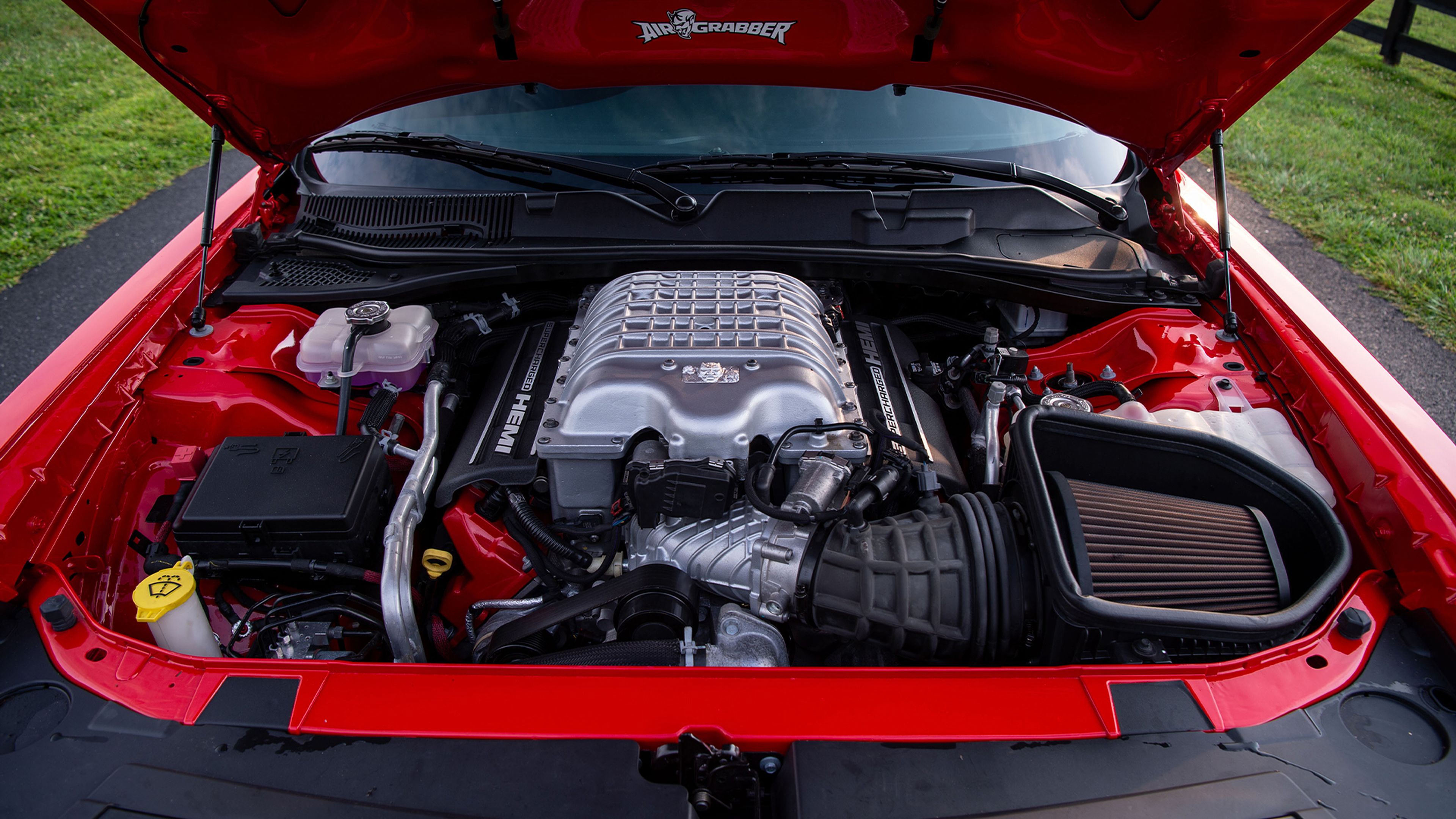 HEMI V8 de un Dodge Challenger SRT Demon.