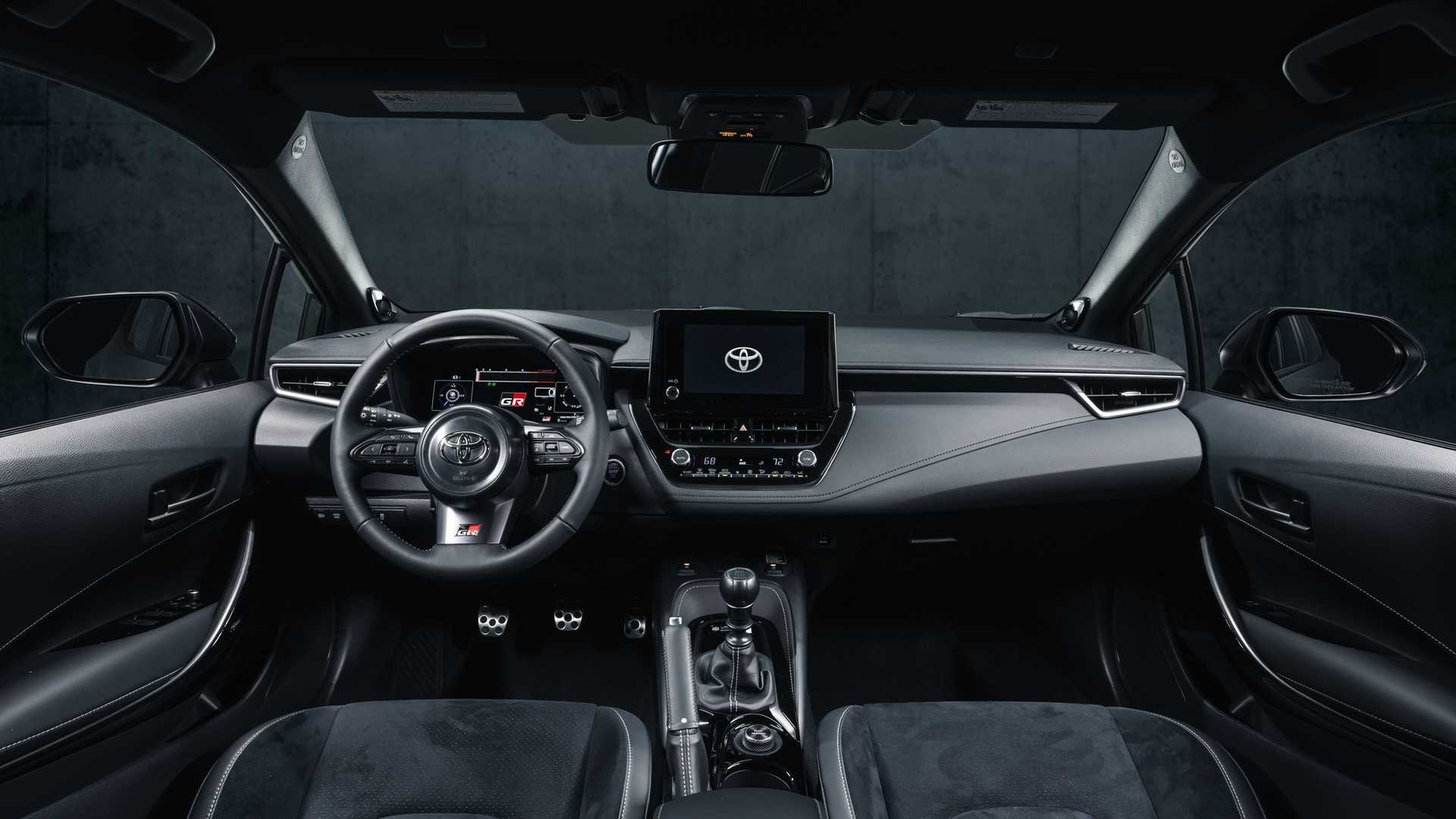 Interior del Toyota GR Corolla