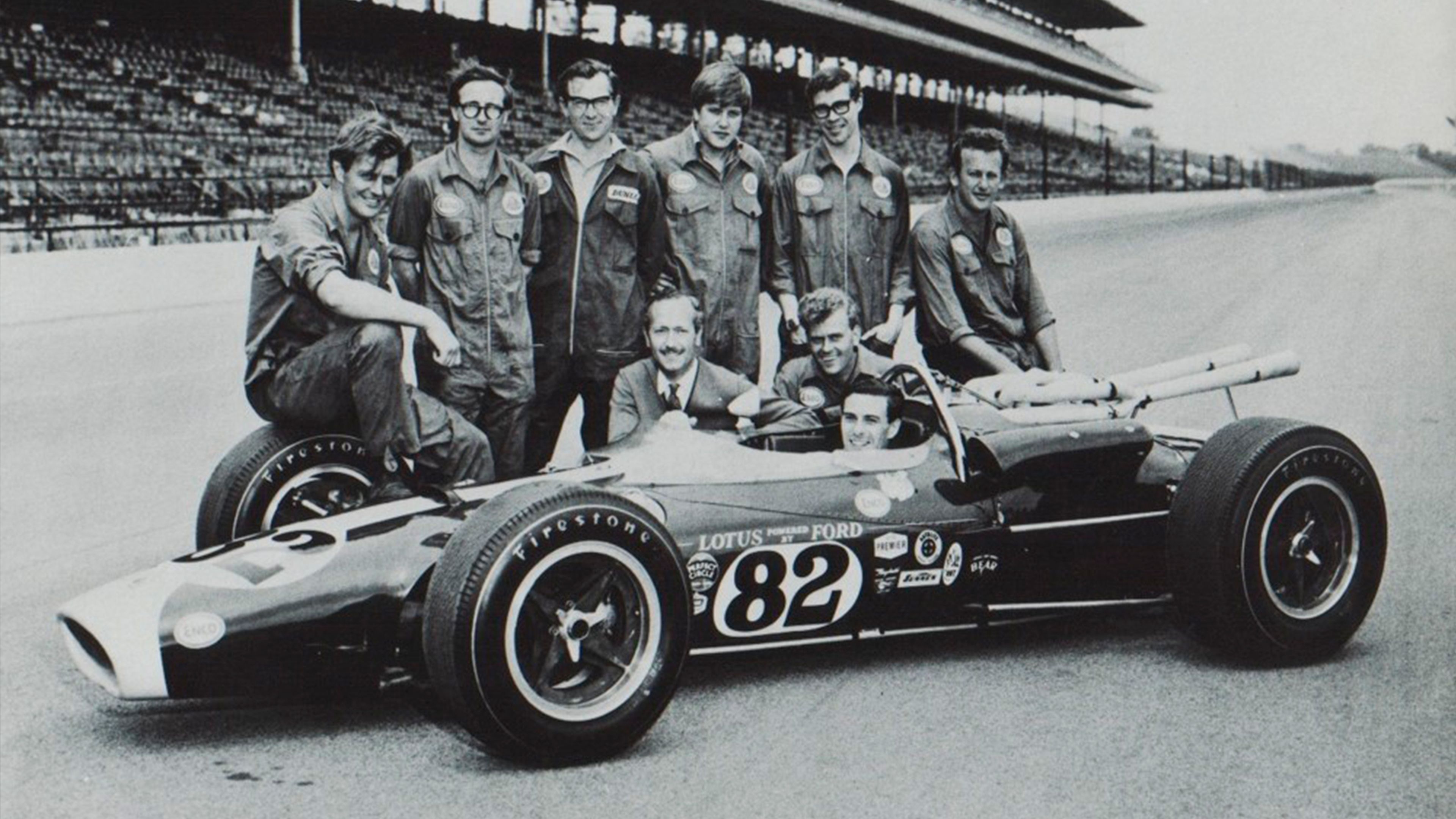 Fotografía del equipo Lotus en Indianápolis, durante la victoria de Jim Clark en 1965.