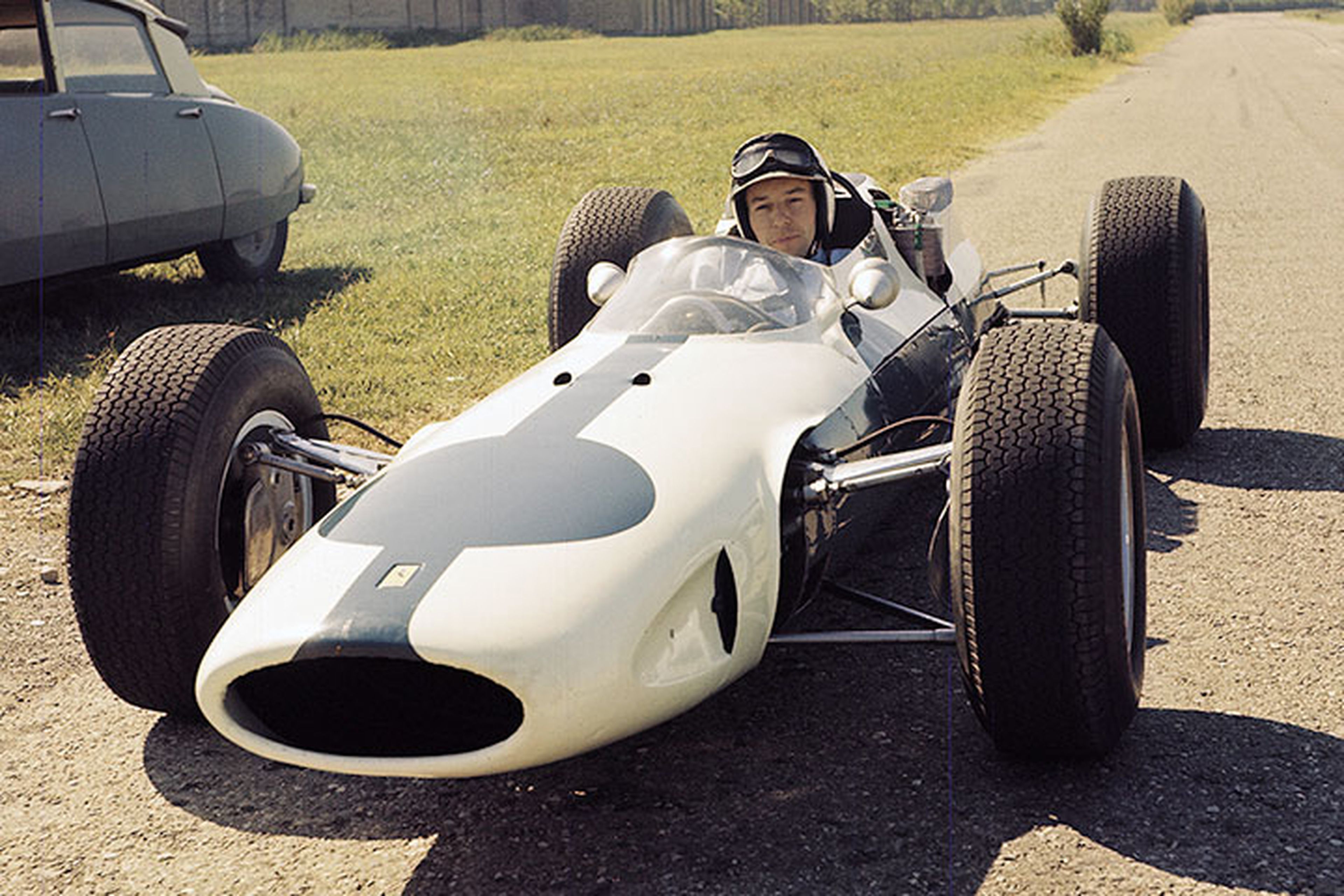 Jhohn Surtees, en un test del Ferrari 158 en Europa antes del GP de Estados Unidos de 1964.