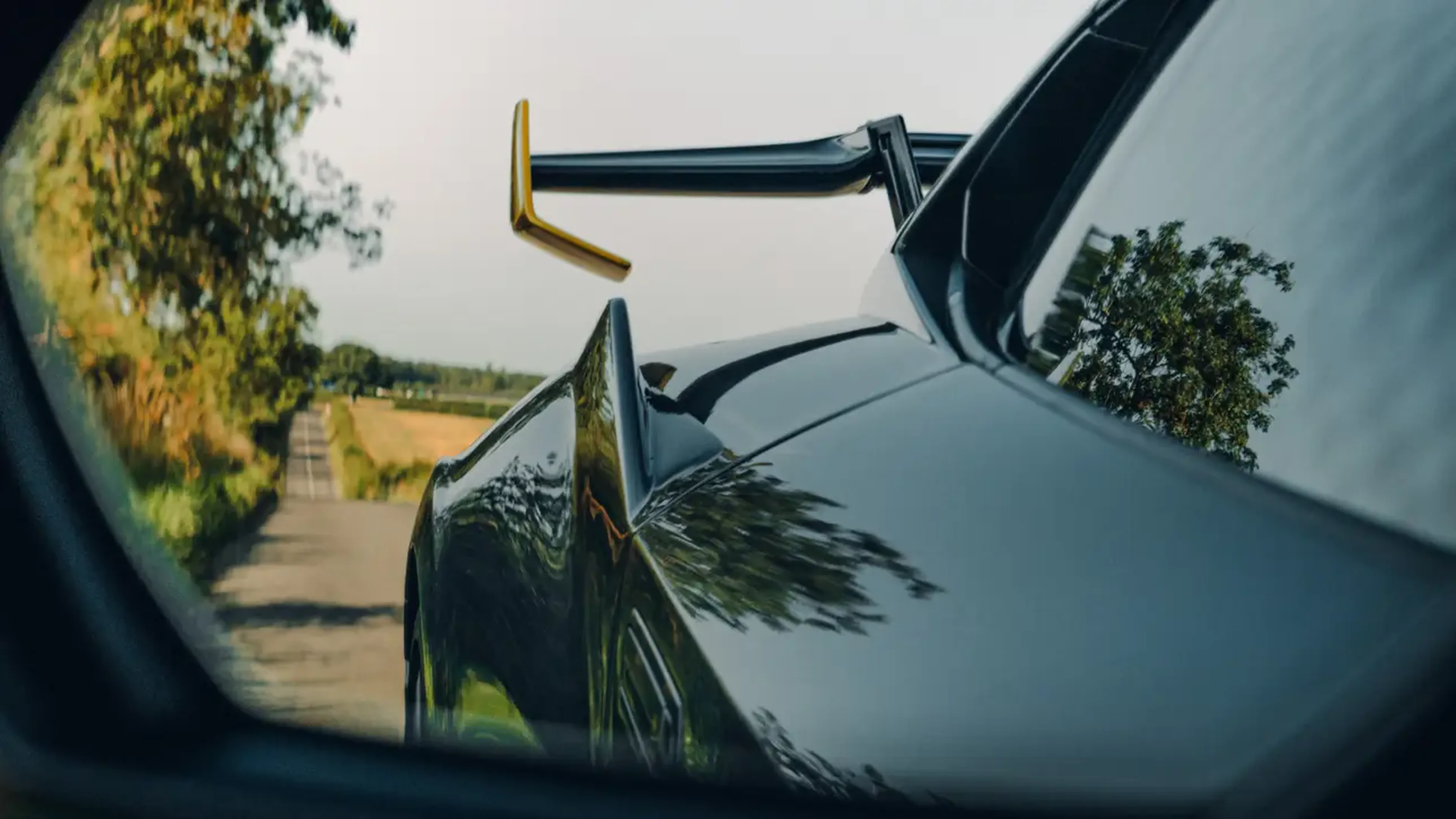 Vista del retrovisor del Lamborghini Huracán STO.