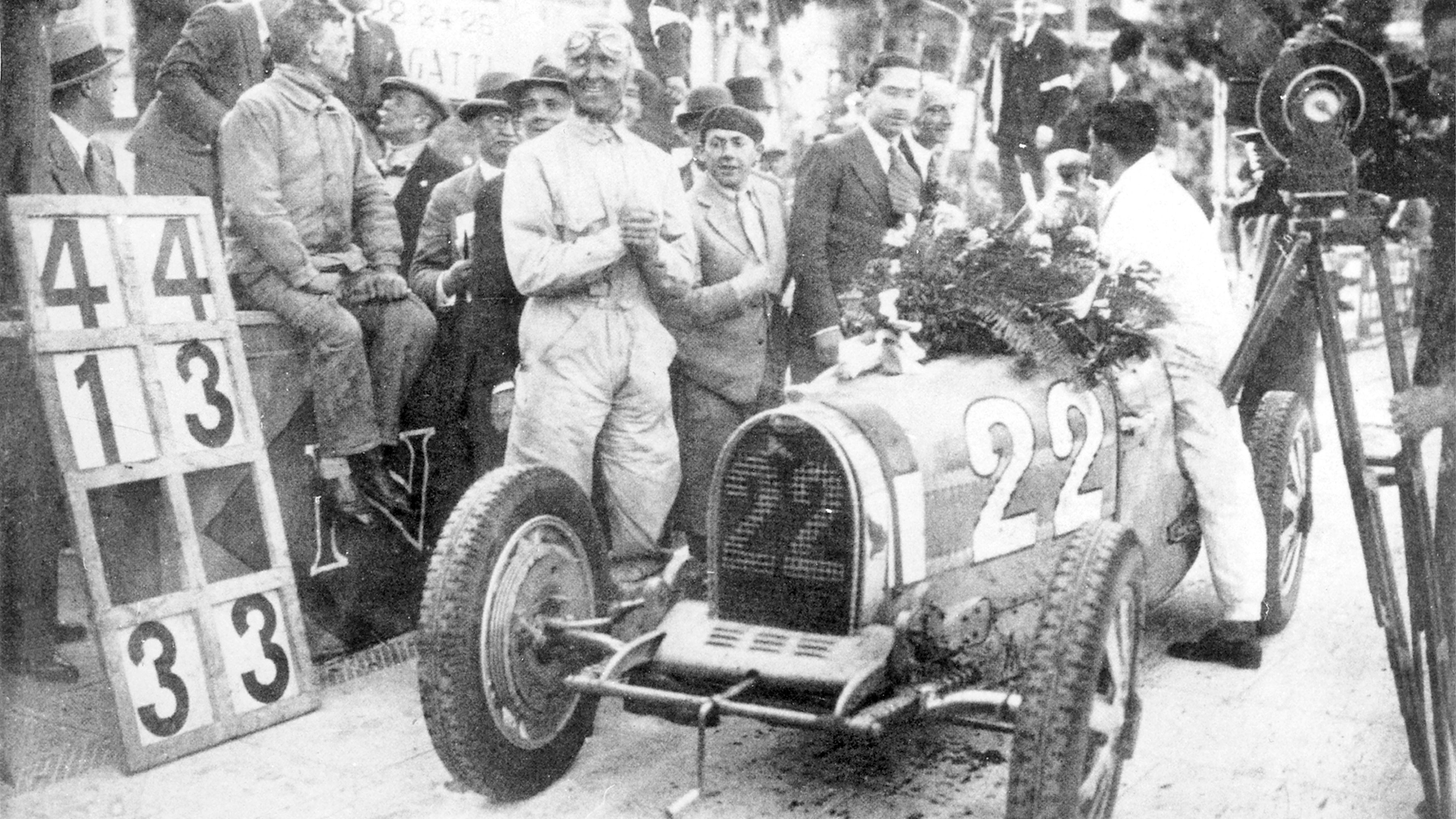 Louis Chiron con un Bugatti Type 51 en el Gran Premio de Mónaco, 1931