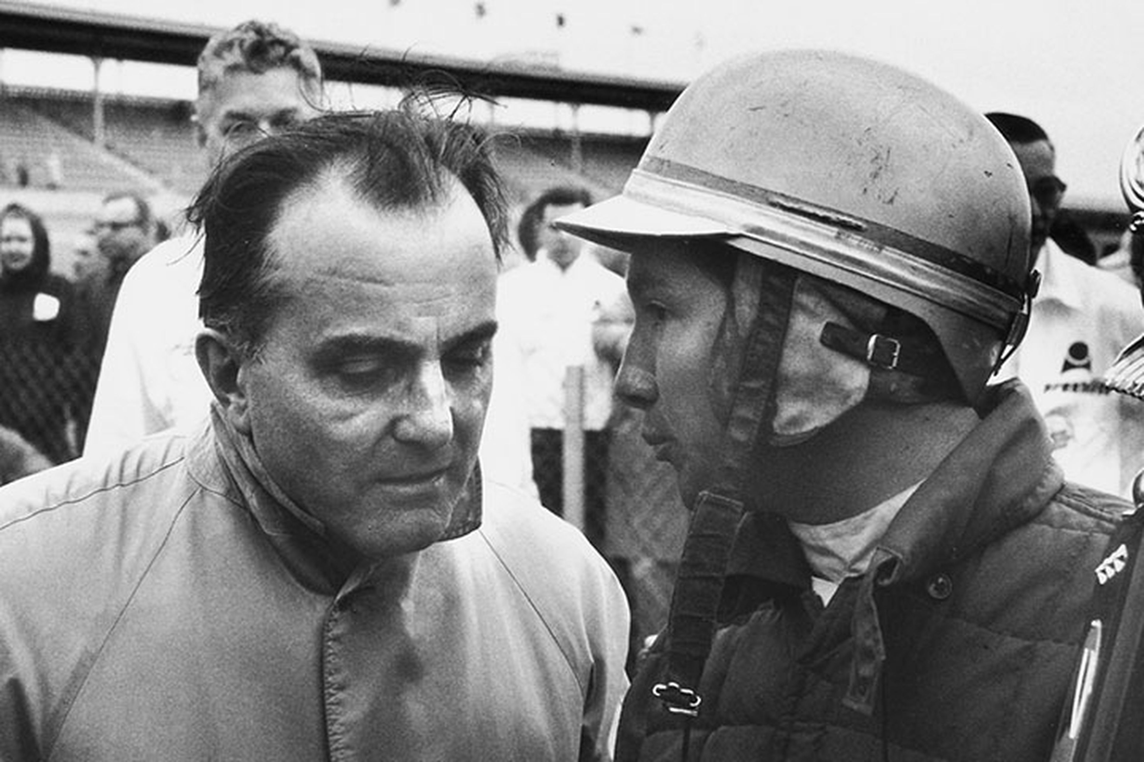 Luigi Chinetti (izquierda) junto a uno de sus pilotos de NART.