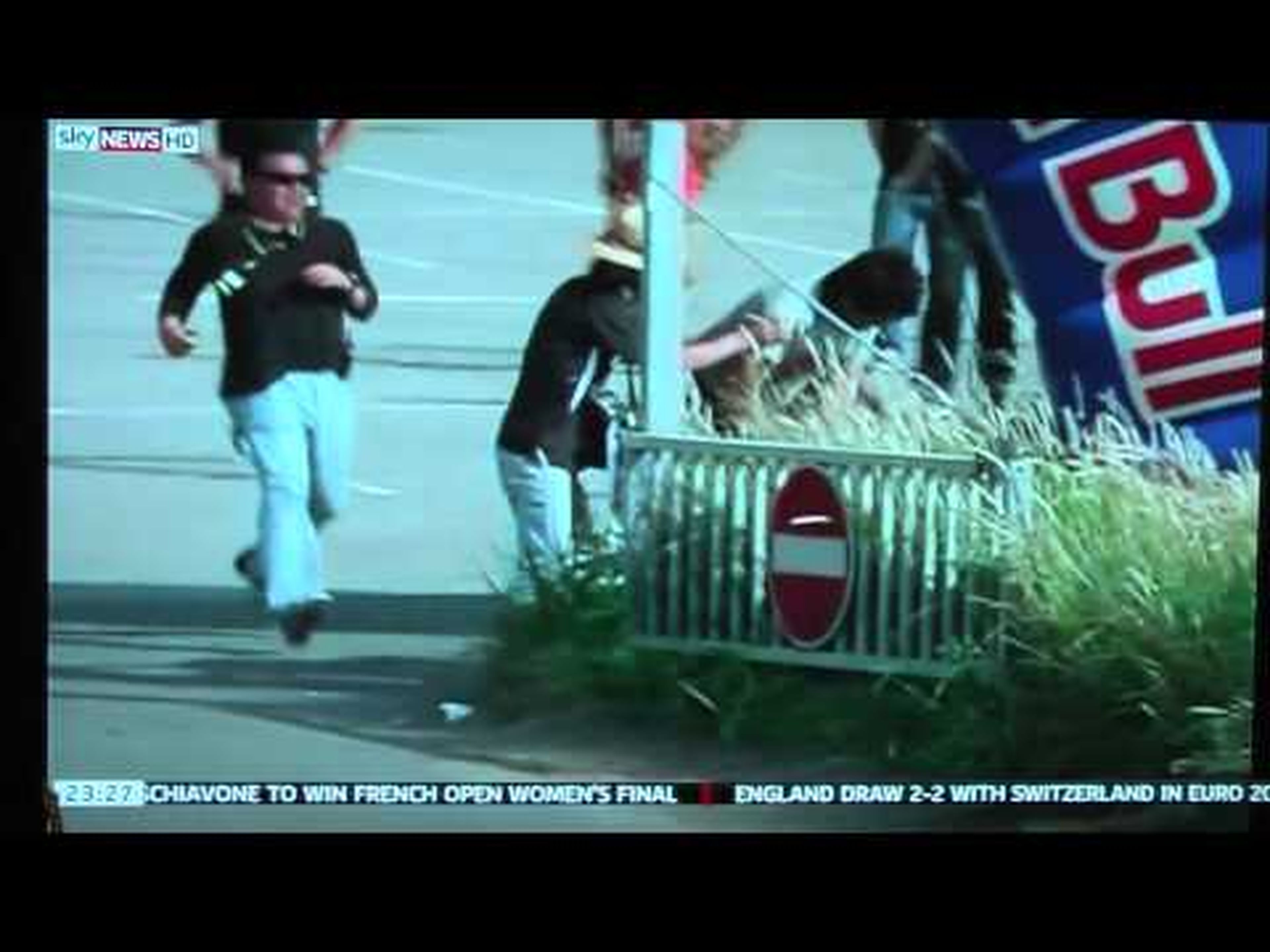 F1 2011 - Red Bull's Show in Japan - Buemi's strange accident with the fan