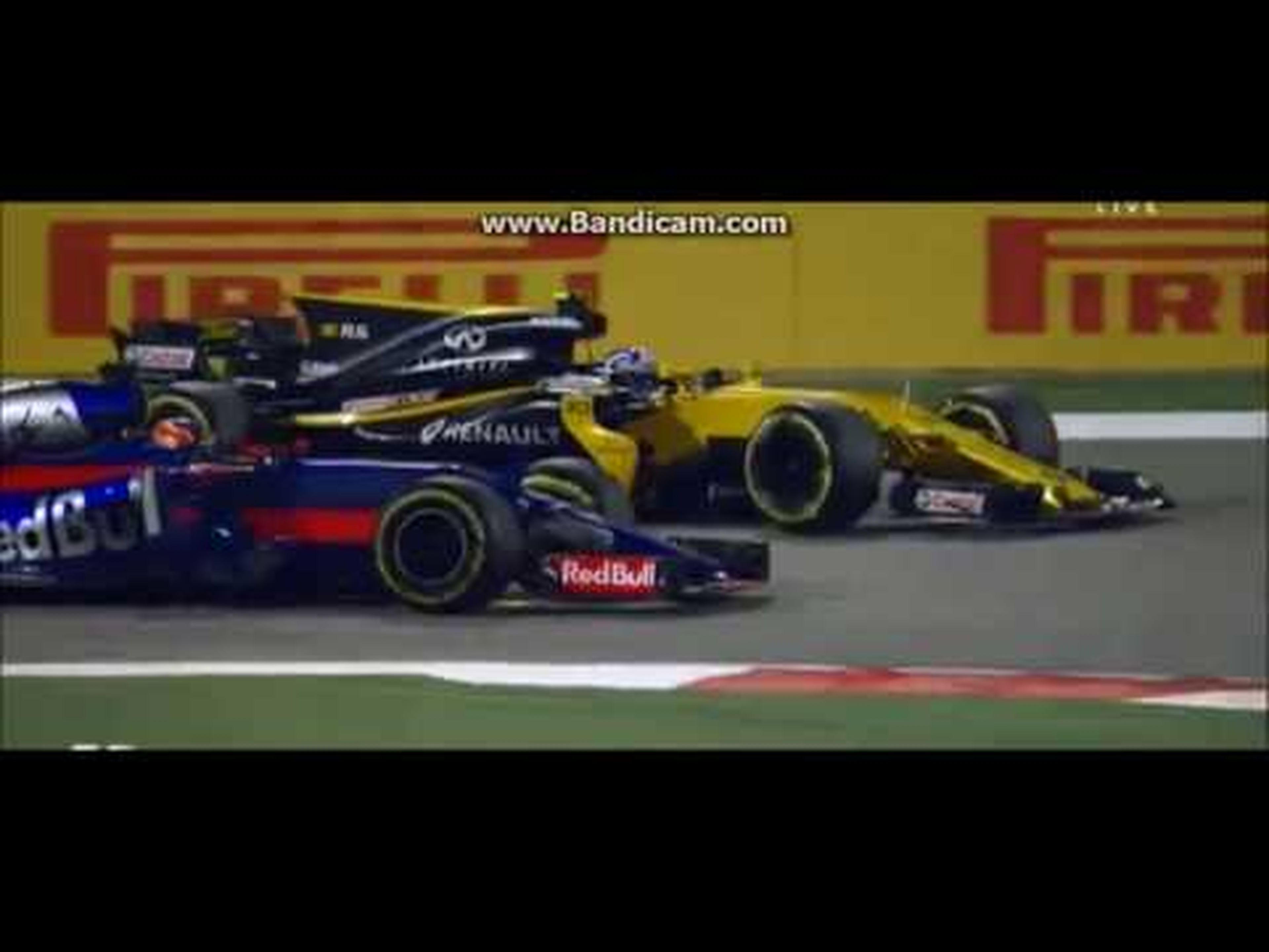 Formula 1 2017 Bahrain G.P. D. Kvyat vs F. Alonso vs J. Palmer