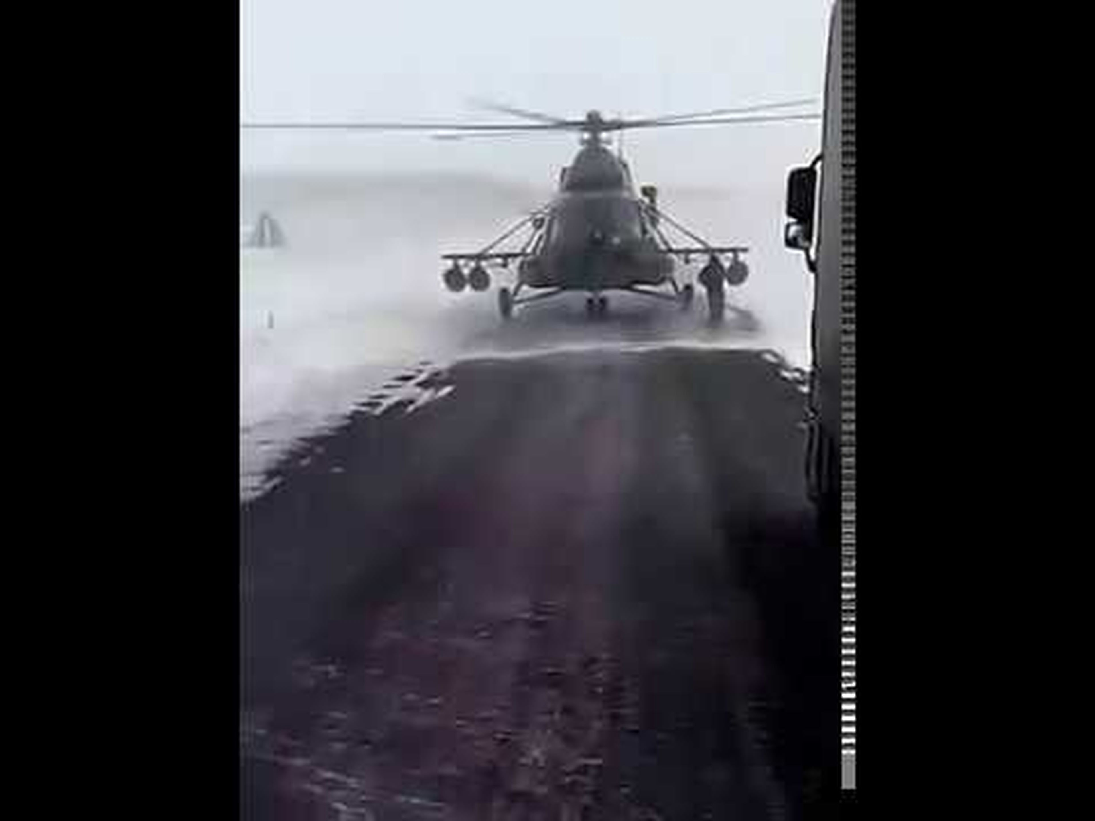 Helicóptero militar Rusia camionero