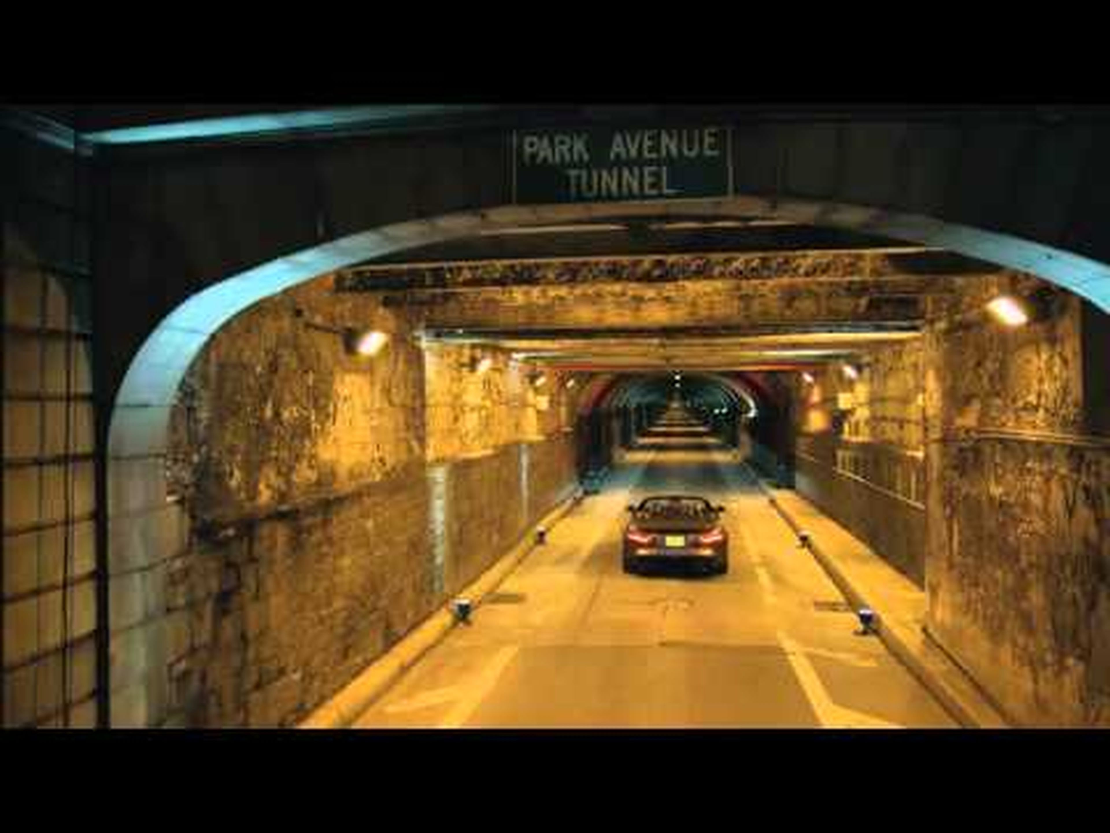 Jaguar F-Type SVR túnel