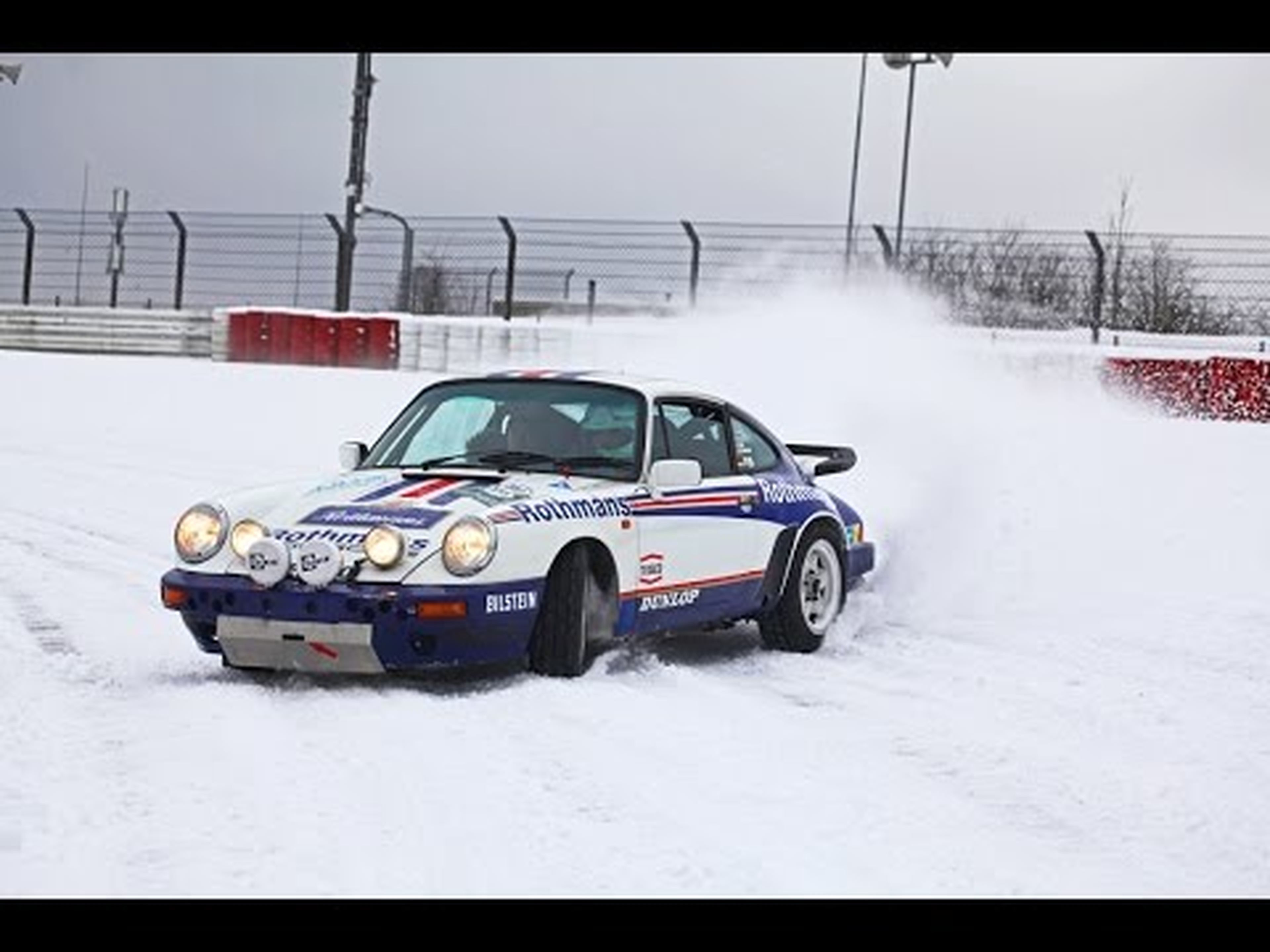 Porsche 911 drift en nieve