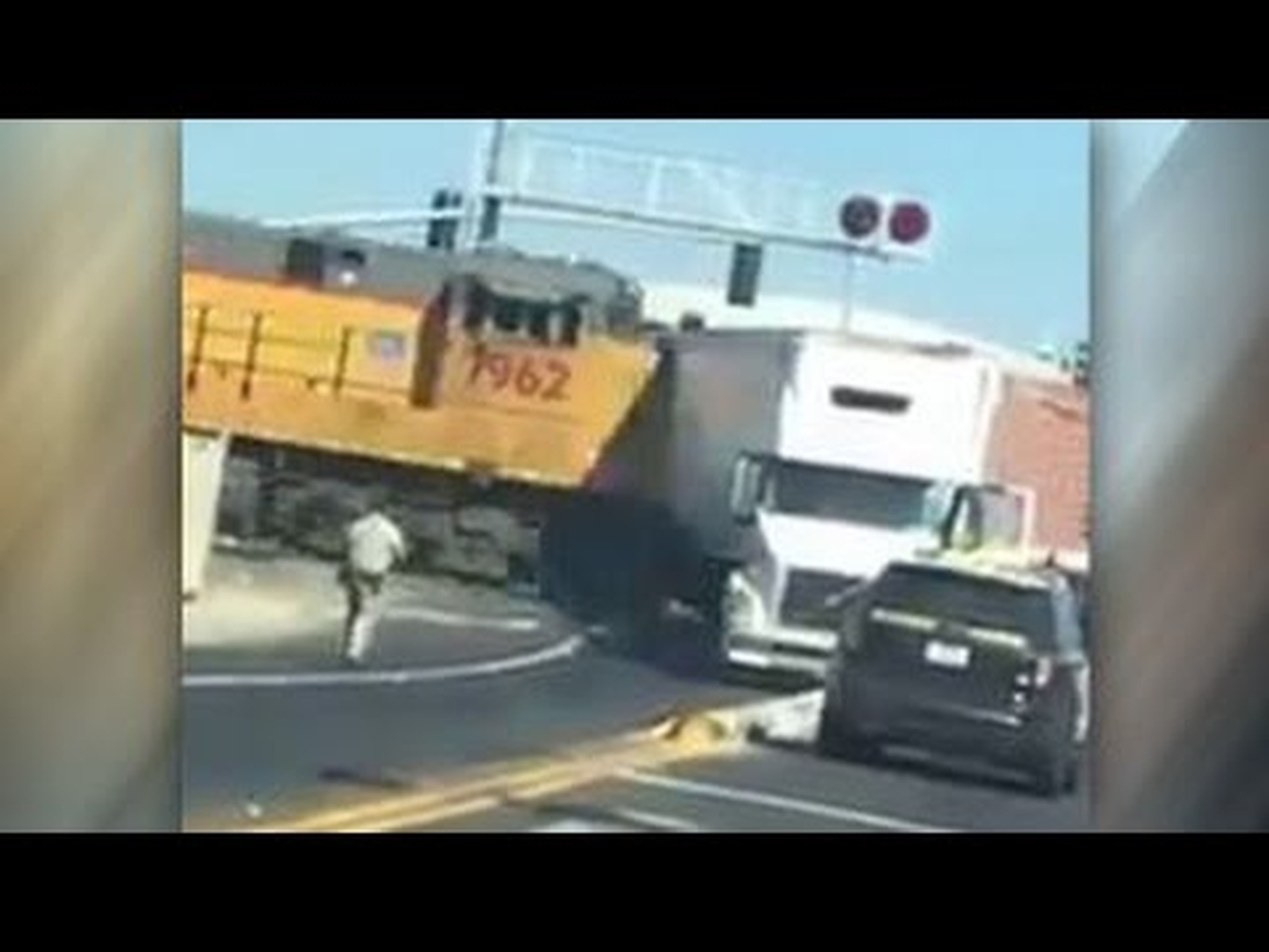 vídeo del accidente entre un tren y un camión