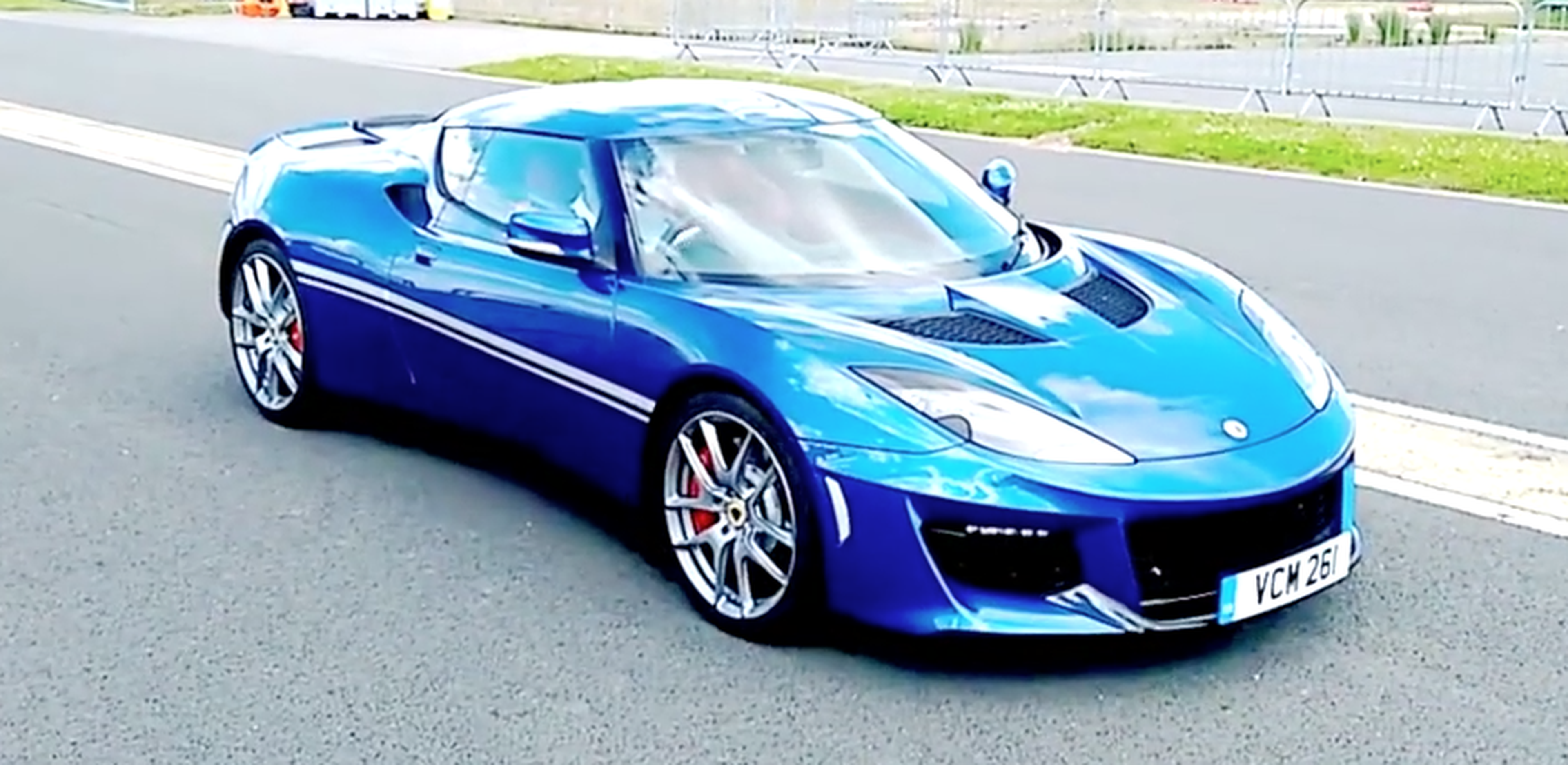 VÍDEO: ¡Así de alucinante es el sonido del Lotus Evora 400!