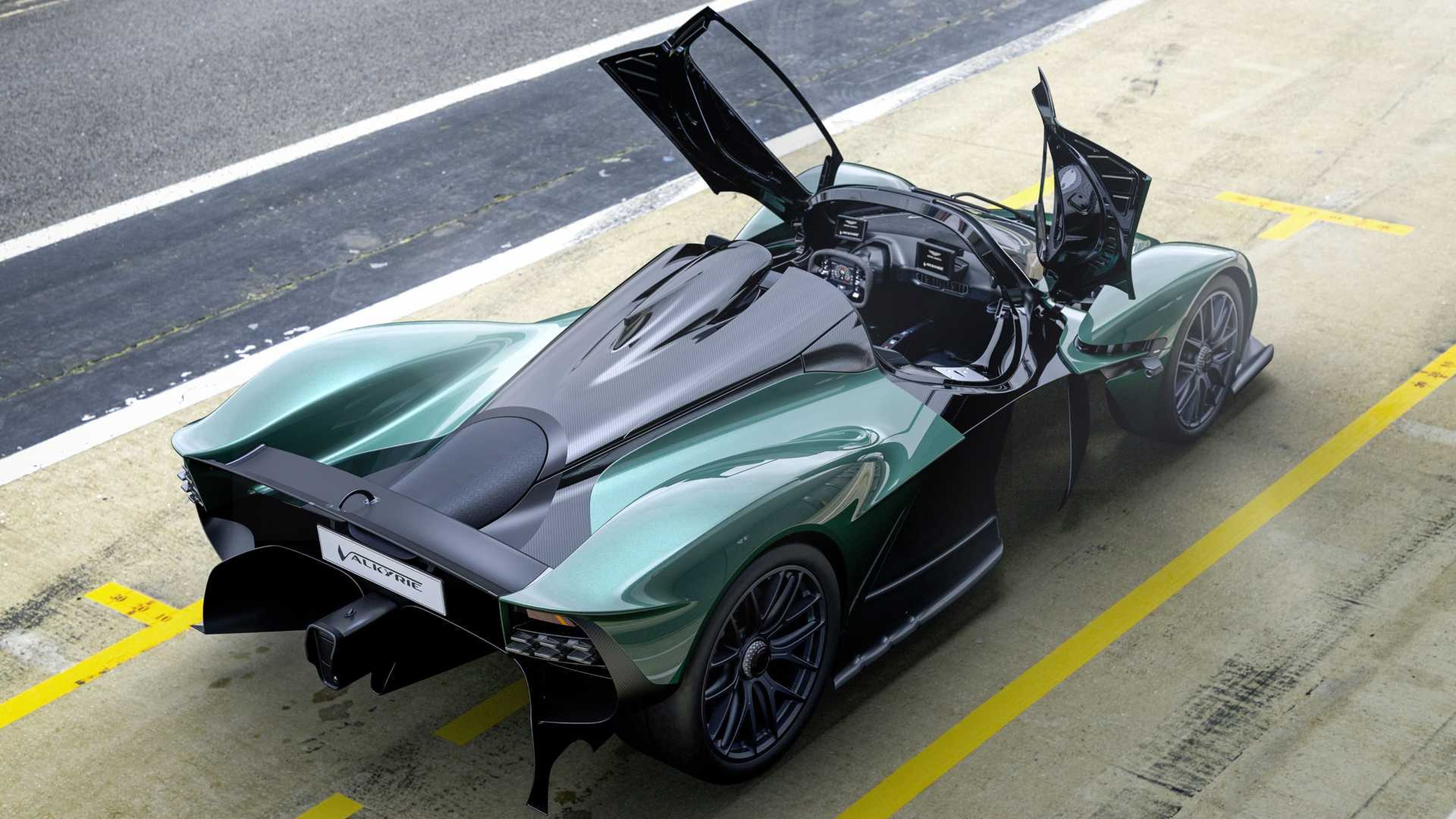 VÍDEO: Así anuncia Aston Martin la llegada del Valkyrie Spider, ¡viene de otro planeta!